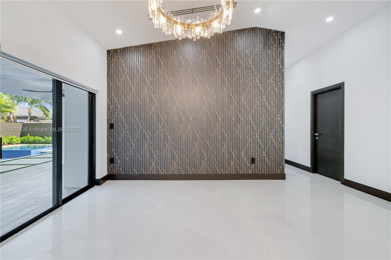 HAMMOCKS SHORES 3RD ADDN - Residential