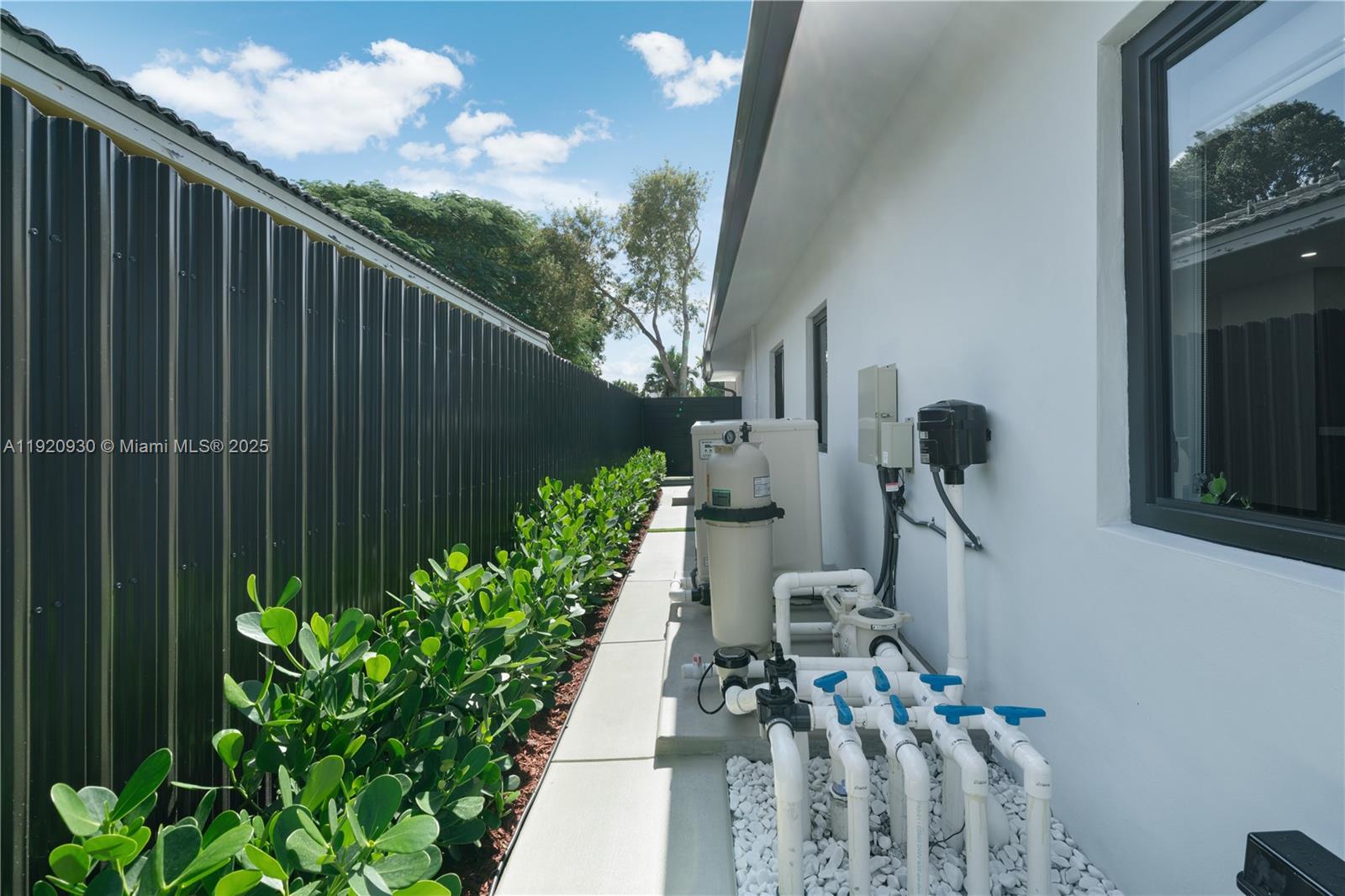 HAMMOCKS SHORES 3RD ADDN - Residential