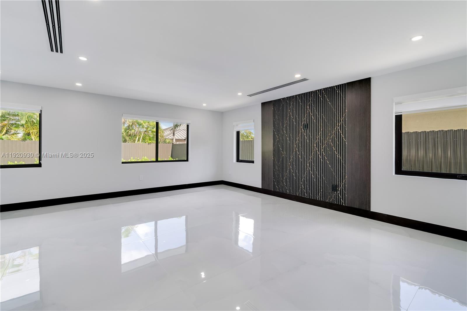 HAMMOCKS SHORES 3RD ADDN - Residential