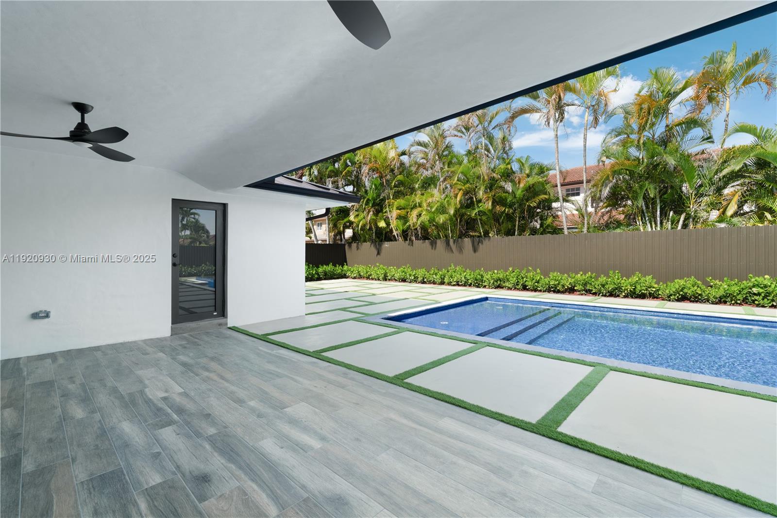 HAMMOCKS SHORES 3RD ADDN - Residential