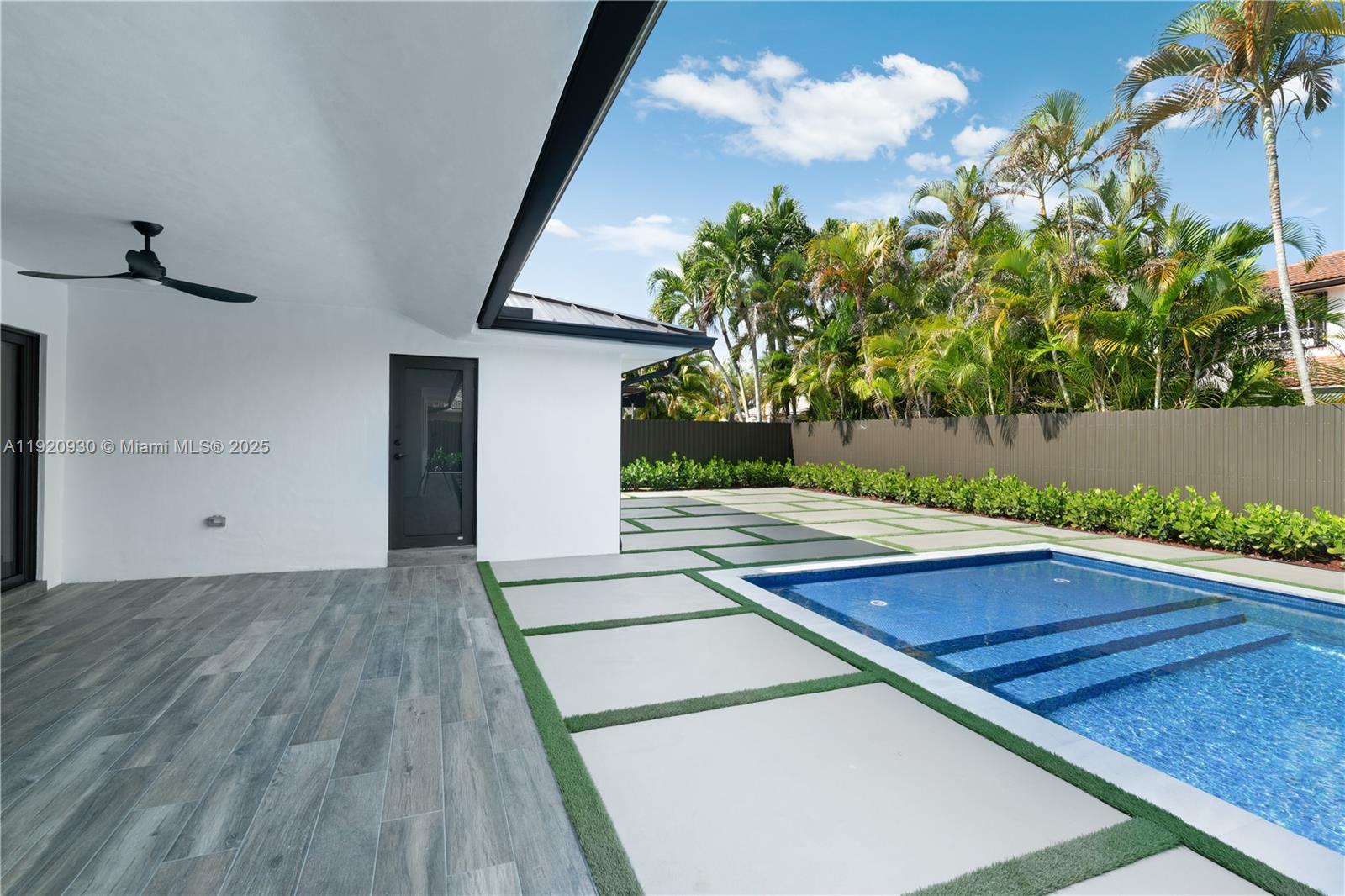 HAMMOCKS SHORES 3RD ADDN - Residential