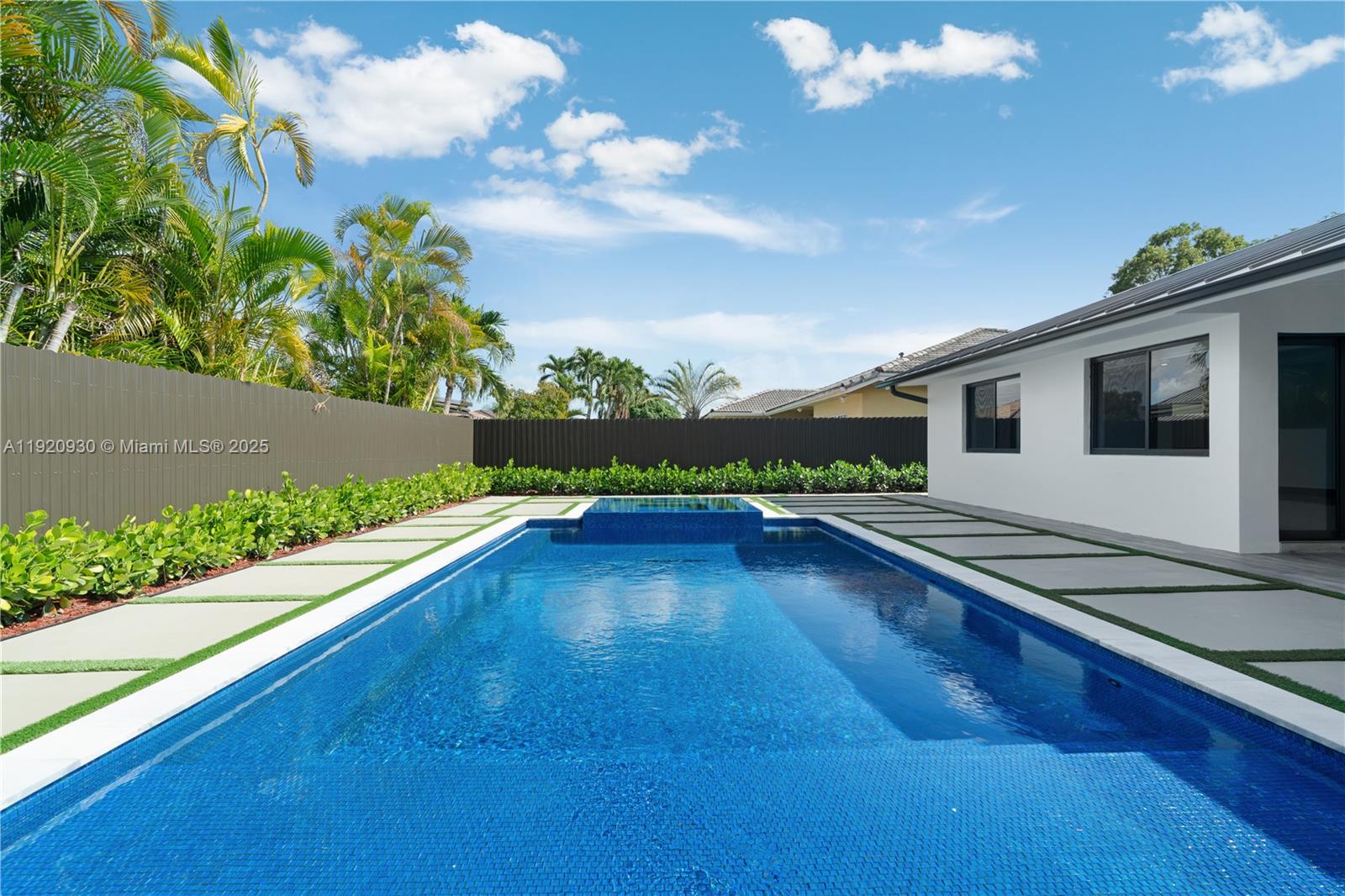 HAMMOCKS SHORES 3RD ADDN - Residential