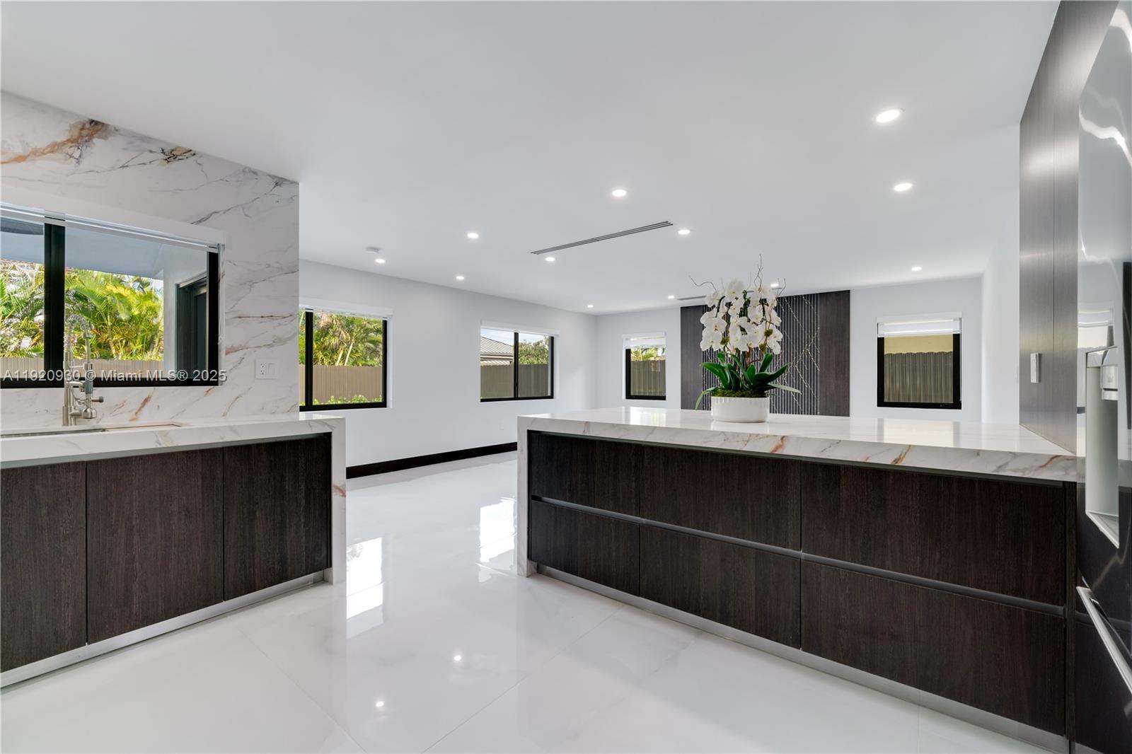 HAMMOCKS SHORES 3RD ADDN - Residential