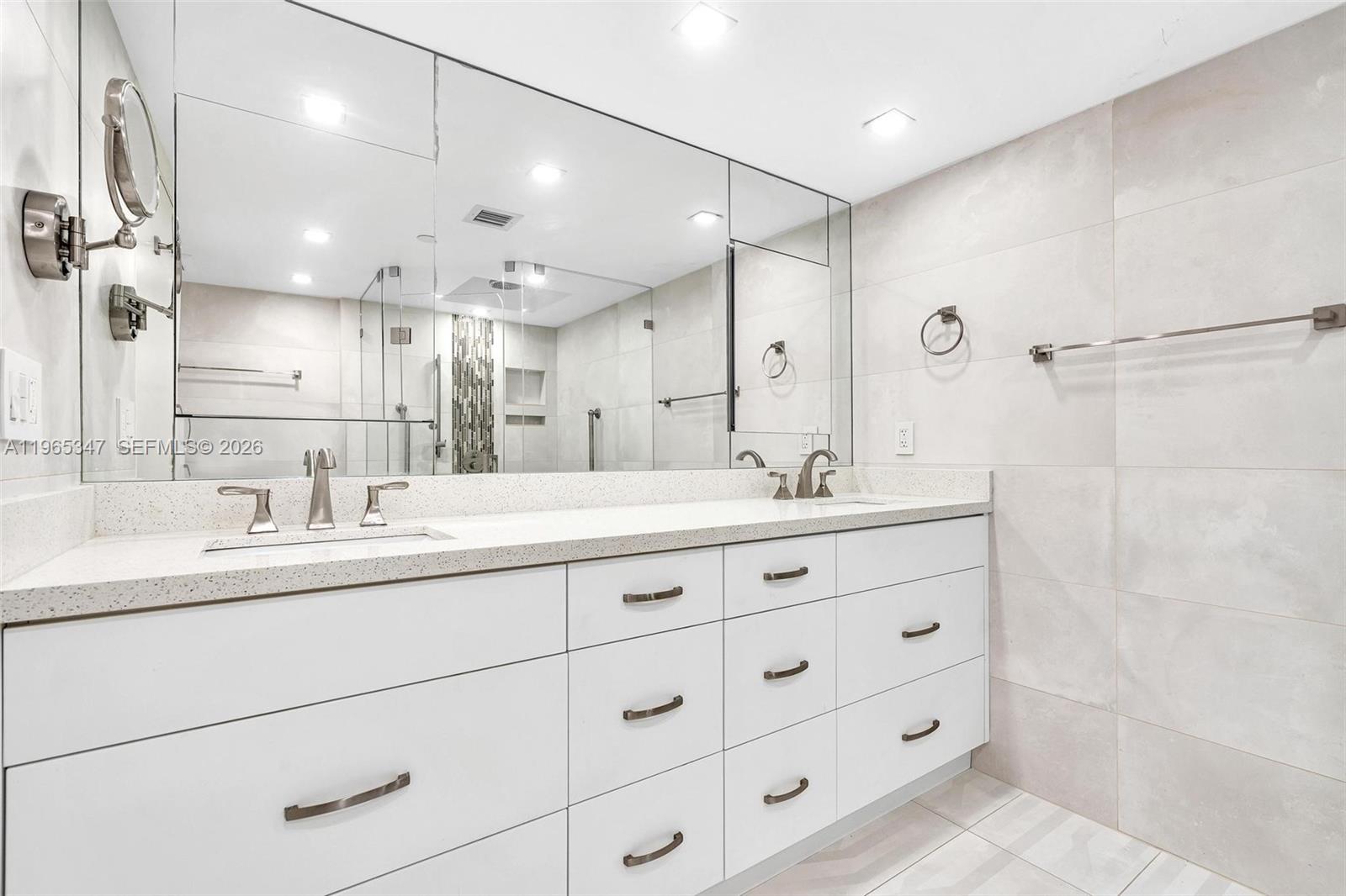 THE TOWERS OF QUAYSIDE - Residential