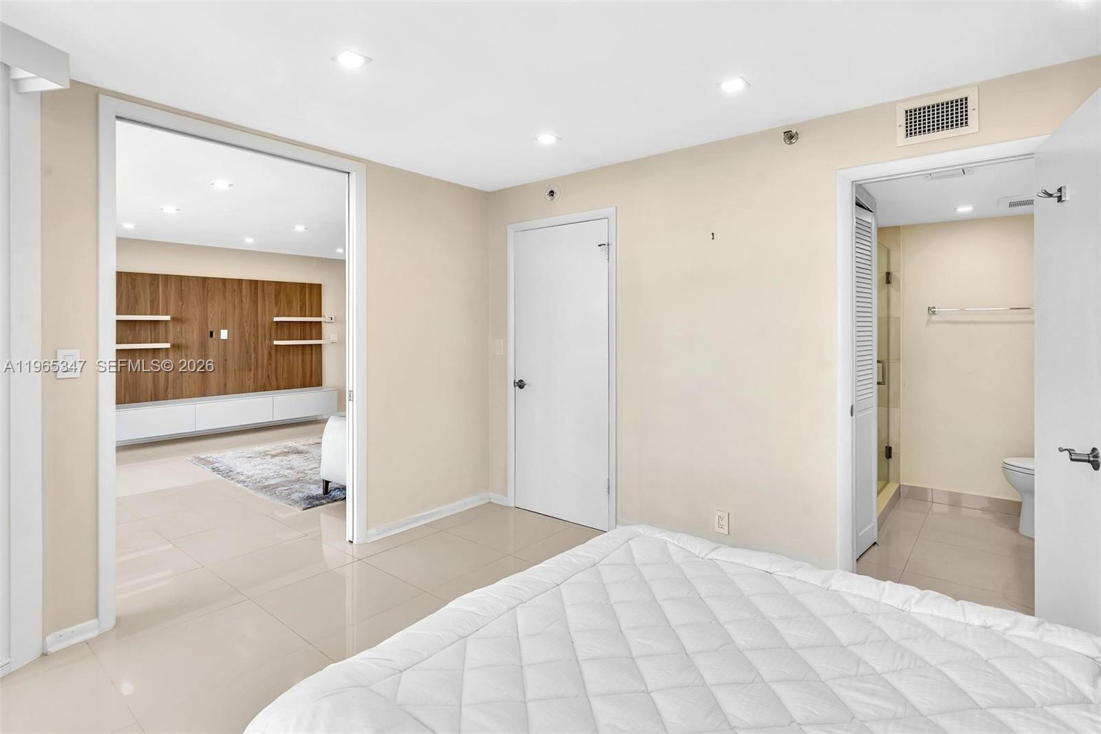 THE TOWERS OF QUAYSIDE - Residential