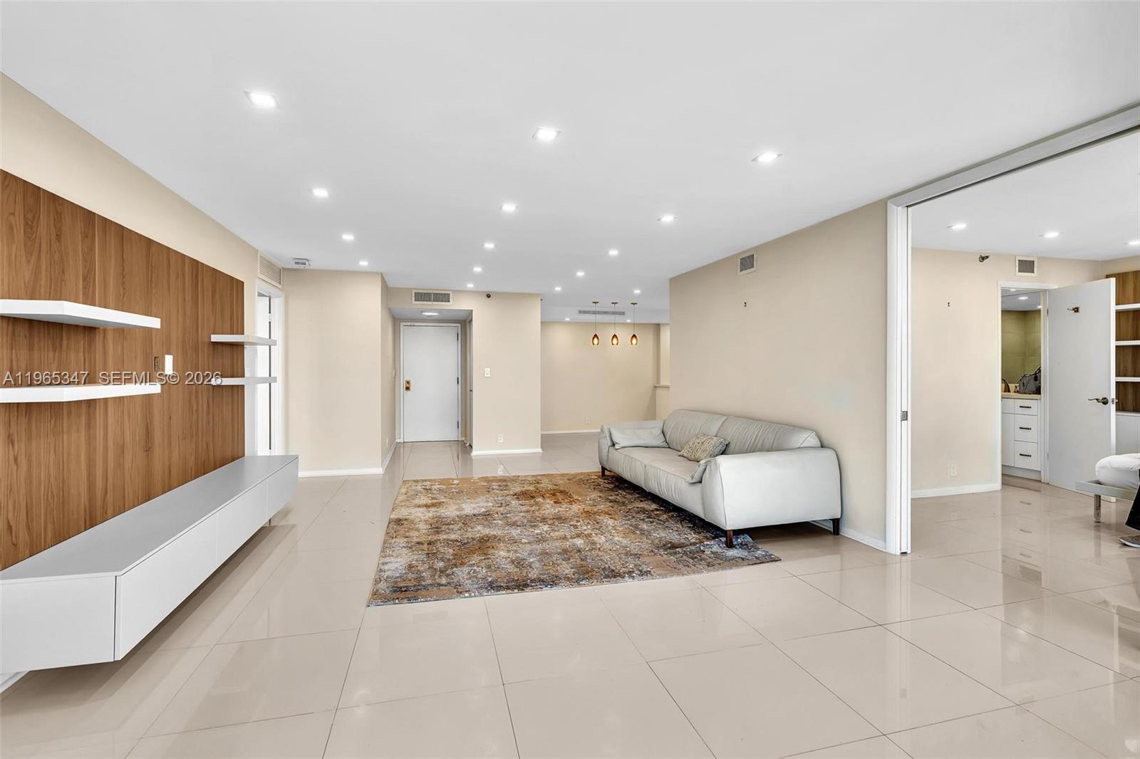 THE TOWERS OF QUAYSIDE - Residential