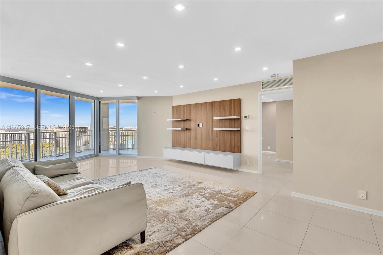 THE TOWERS OF QUAYSIDE - Residential