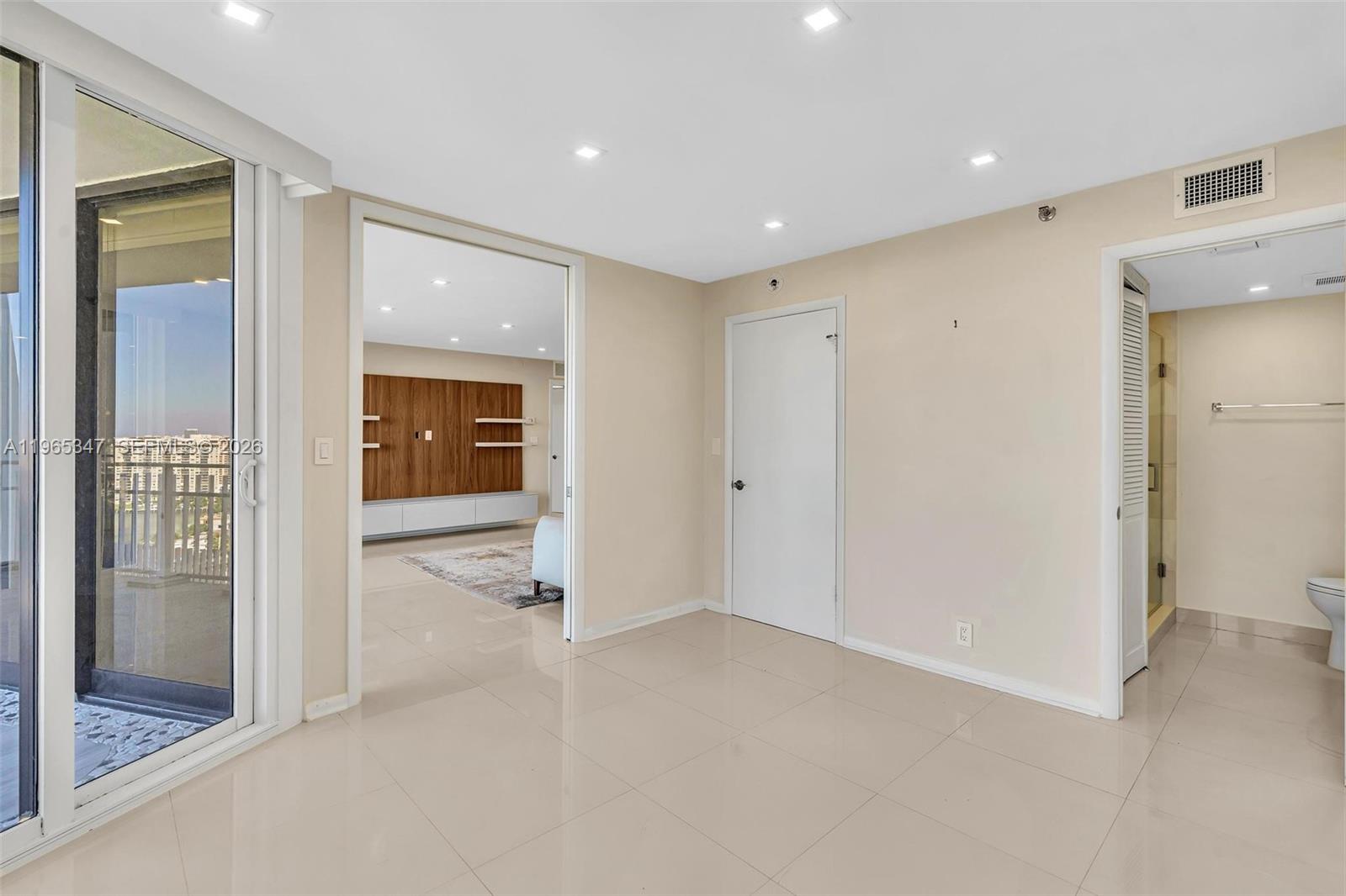 THE TOWERS OF QUAYSIDE - Residential