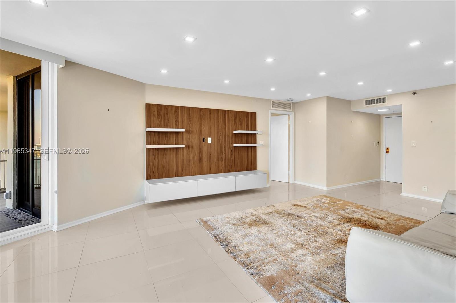 THE TOWERS OF QUAYSIDE - Residential