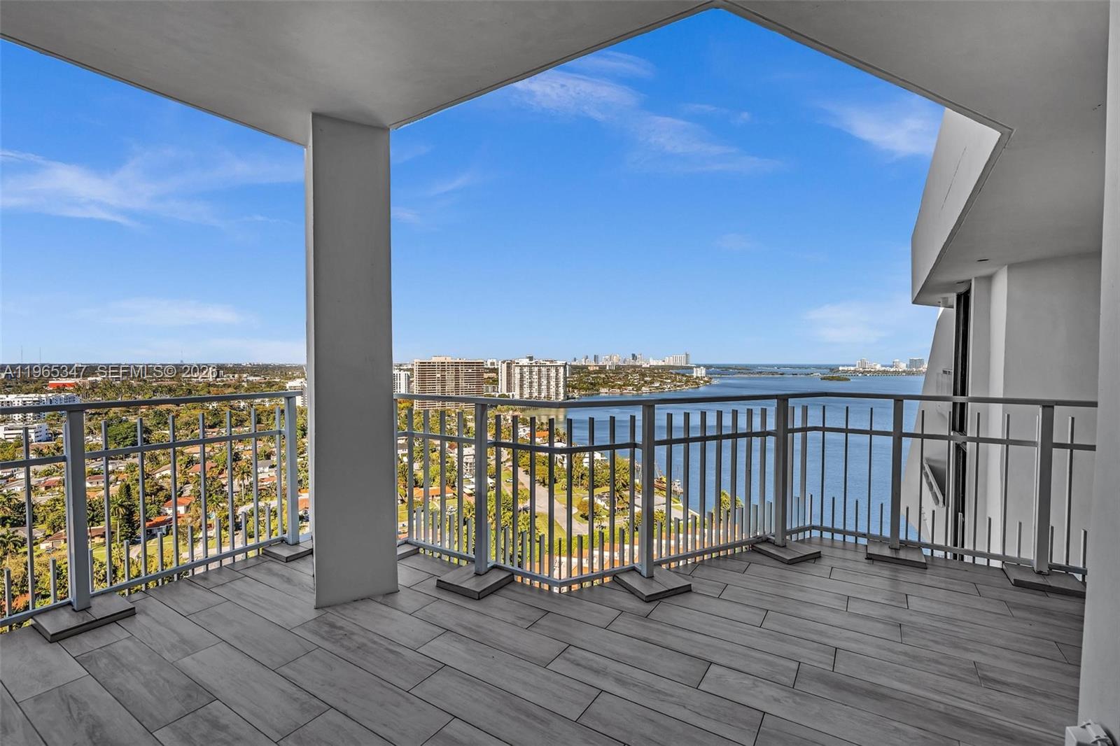 THE TOWERS OF QUAYSIDE - Residential