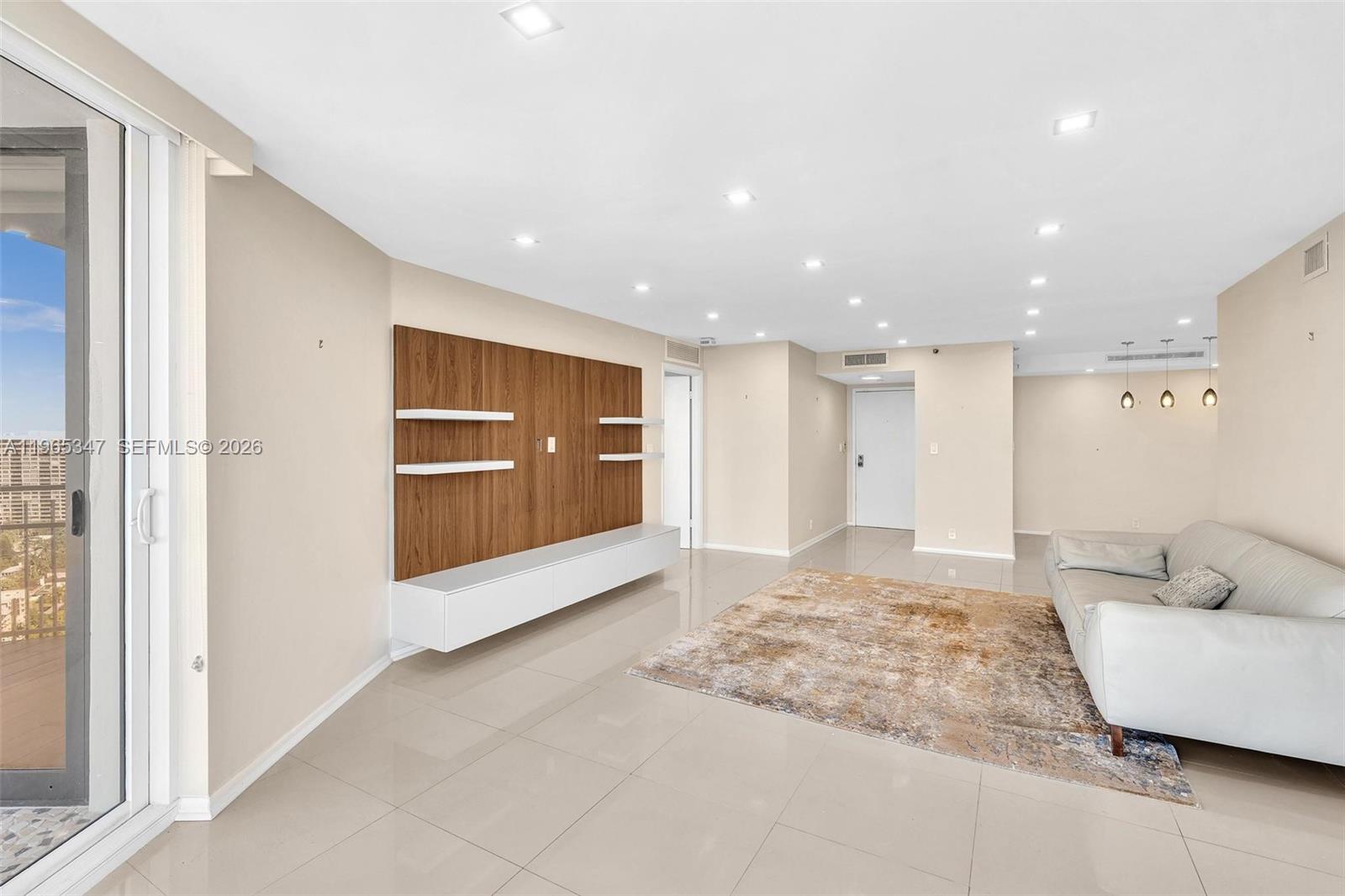 THE TOWERS OF QUAYSIDE - Residential