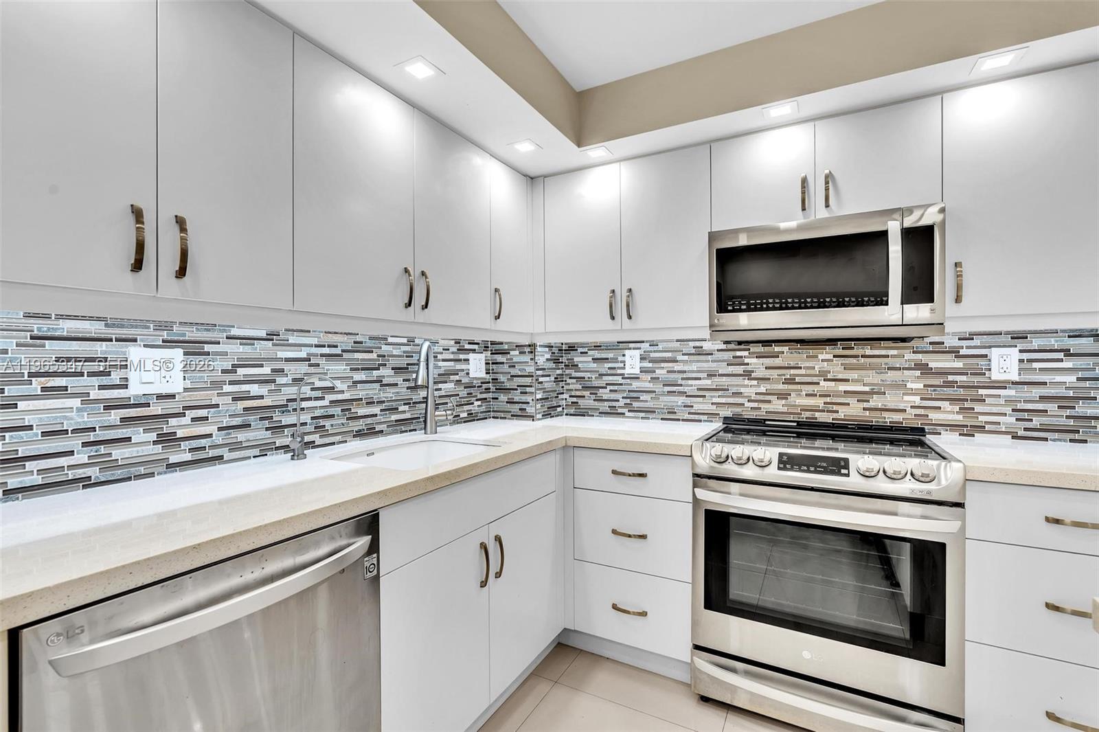 THE TOWERS OF QUAYSIDE - Residential