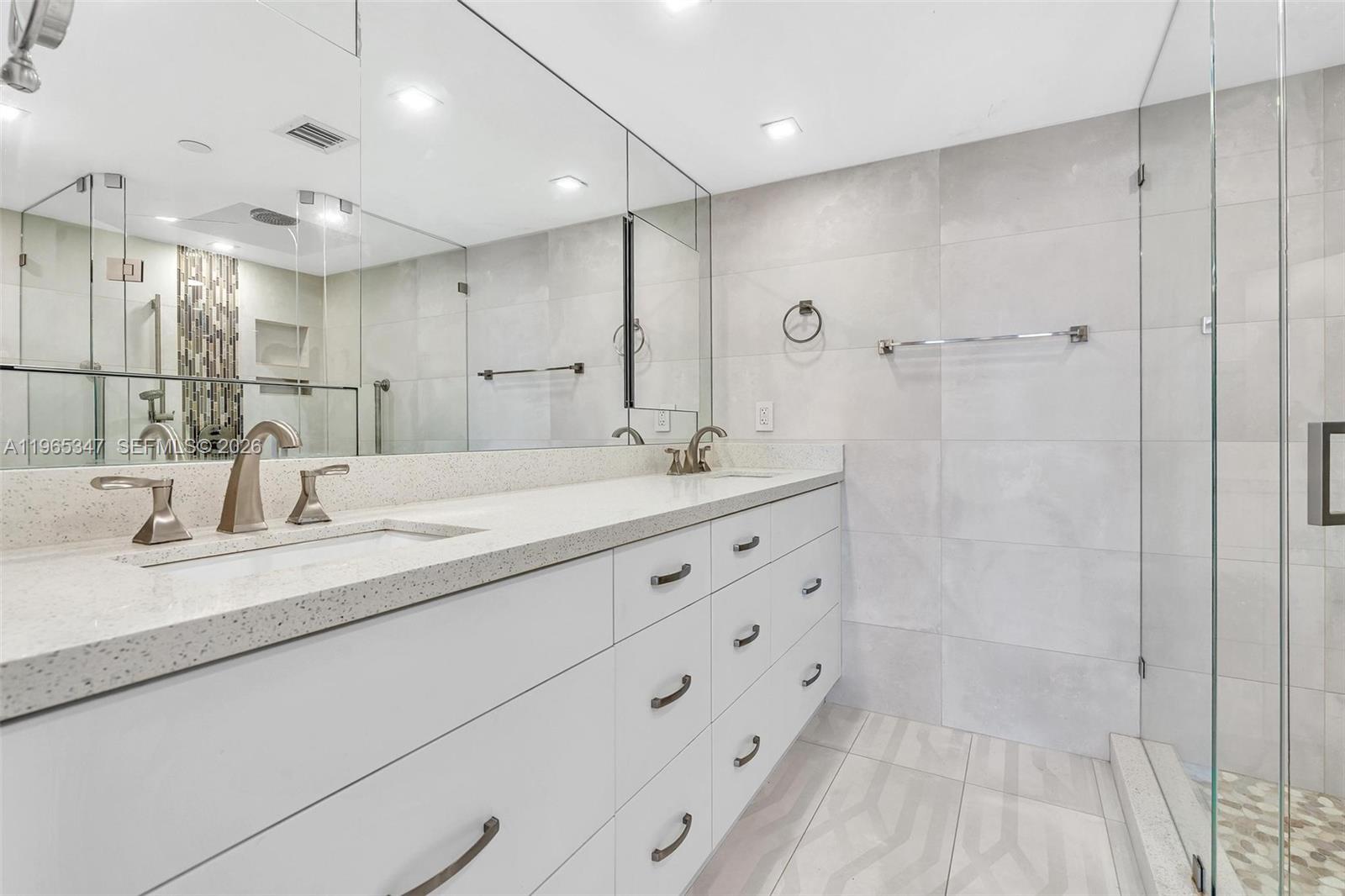 THE TOWERS OF QUAYSIDE - Residential