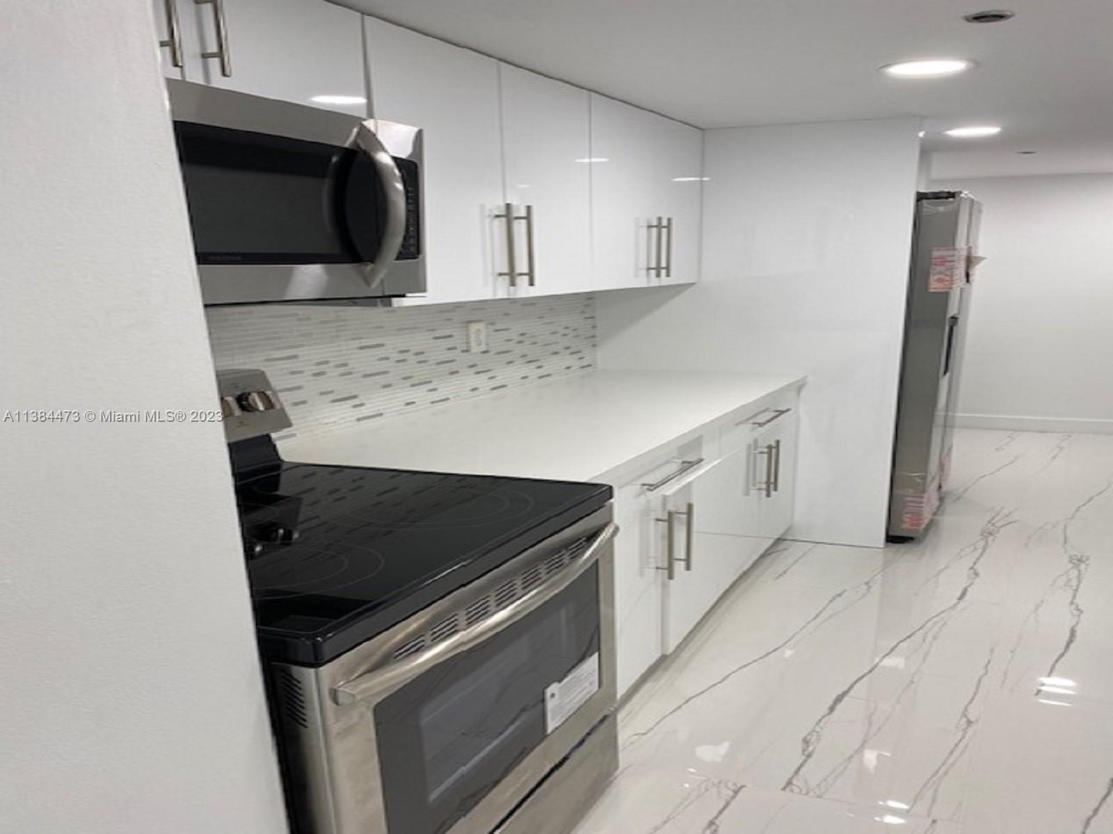 Photo 3 of 46 of listing 10316e8a-998b-4989-8424-24fa428b8395 condo