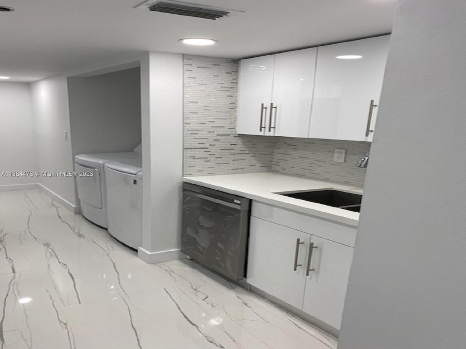 Photo 4 of 46 of listing 10316e8a-998b-4989-8424-24fa428b8395 condo