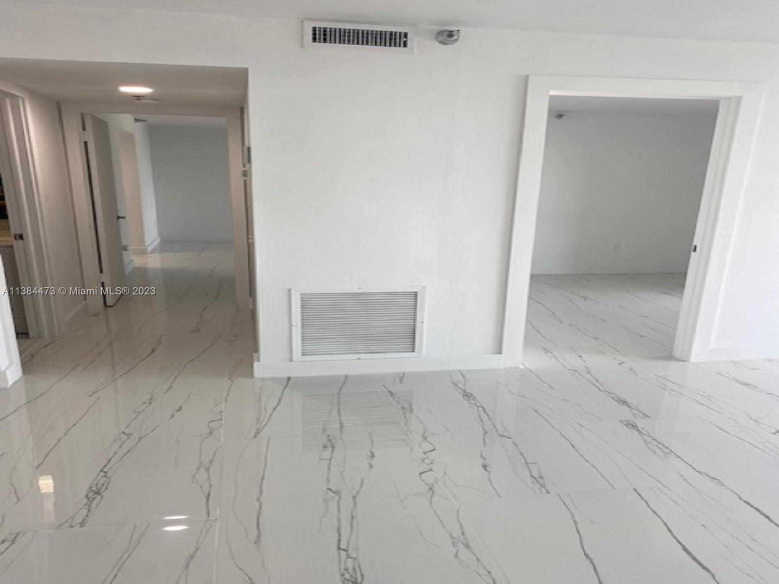 Photo 13 of 46 of listing 10316e8a-998b-4989-8424-24fa428b8395 condo