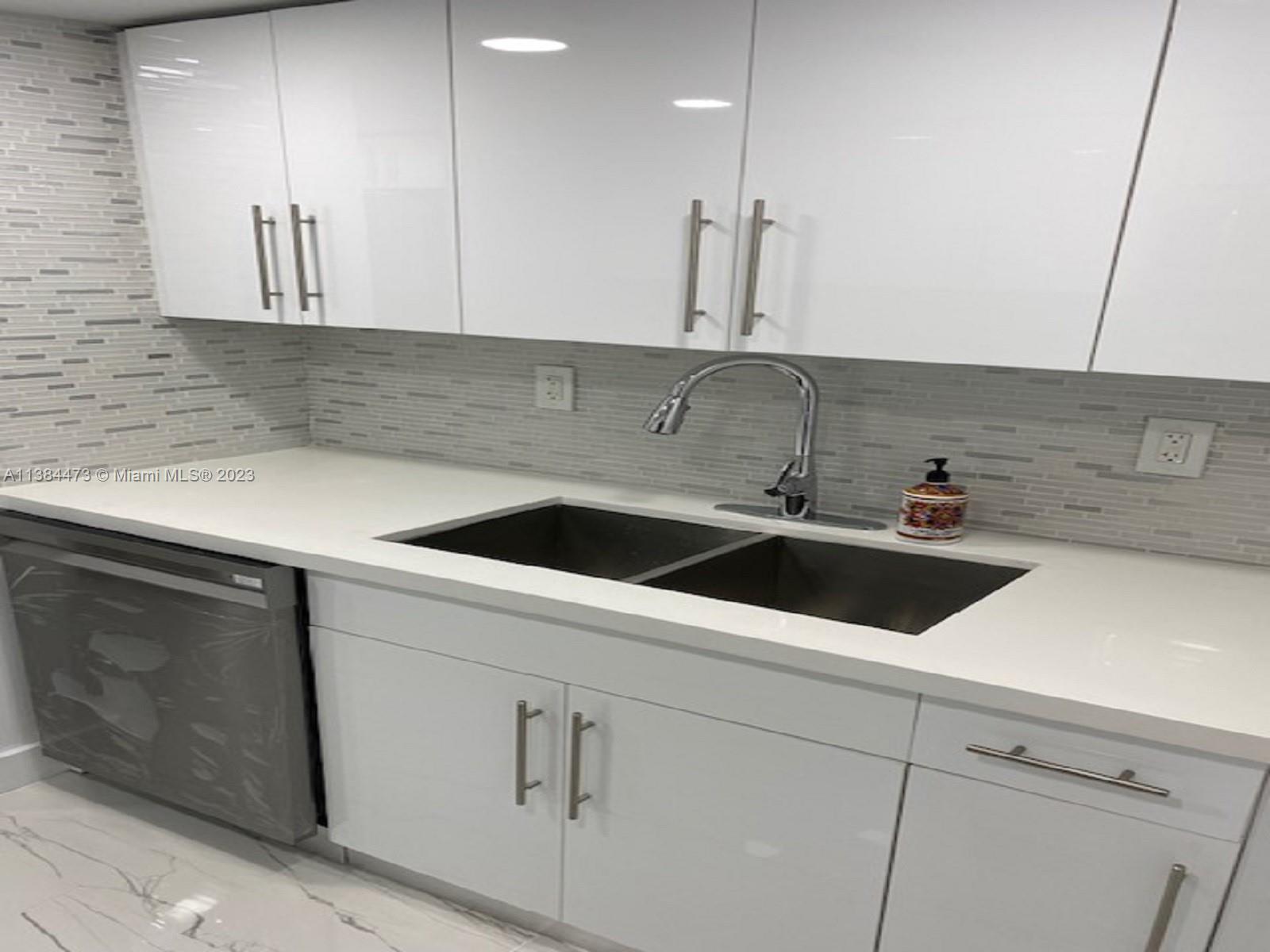 Photo 5 of 46 of listing 10316e8a-998b-4989-8424-24fa428b8395 condo
