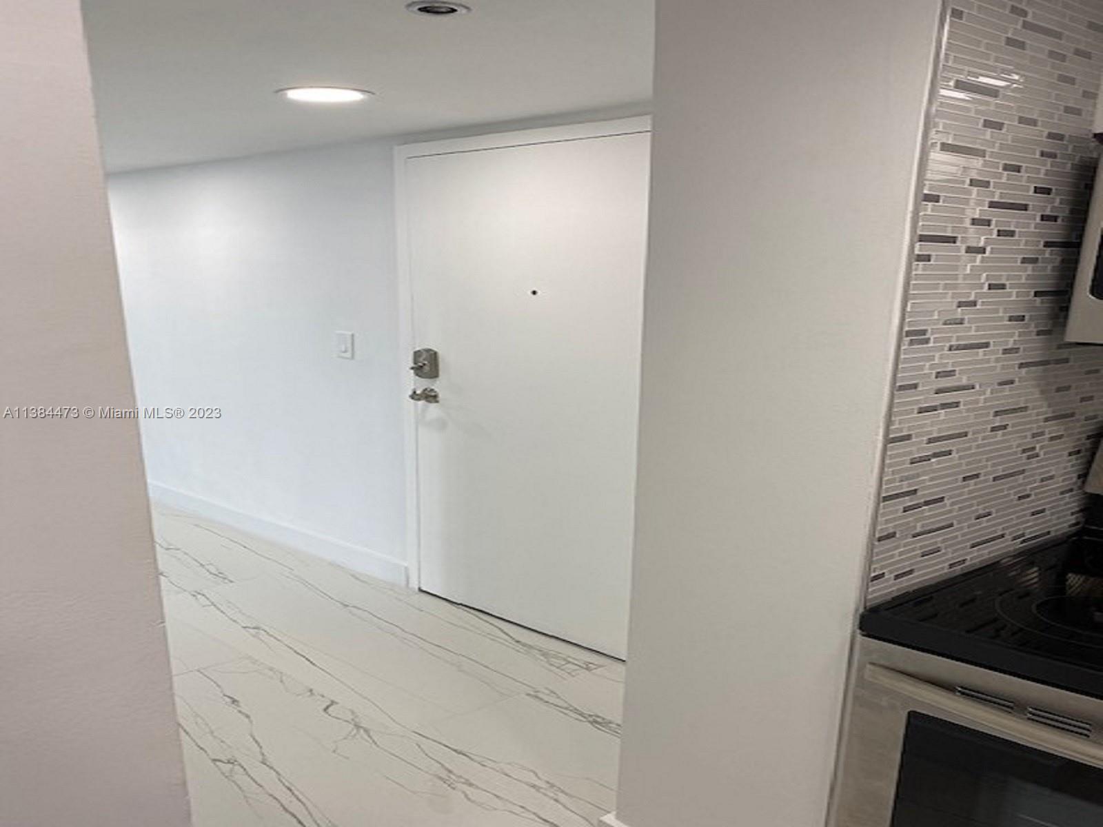 Photo 10 of 46 of listing 10316e8a-998b-4989-8424-24fa428b8395 condo