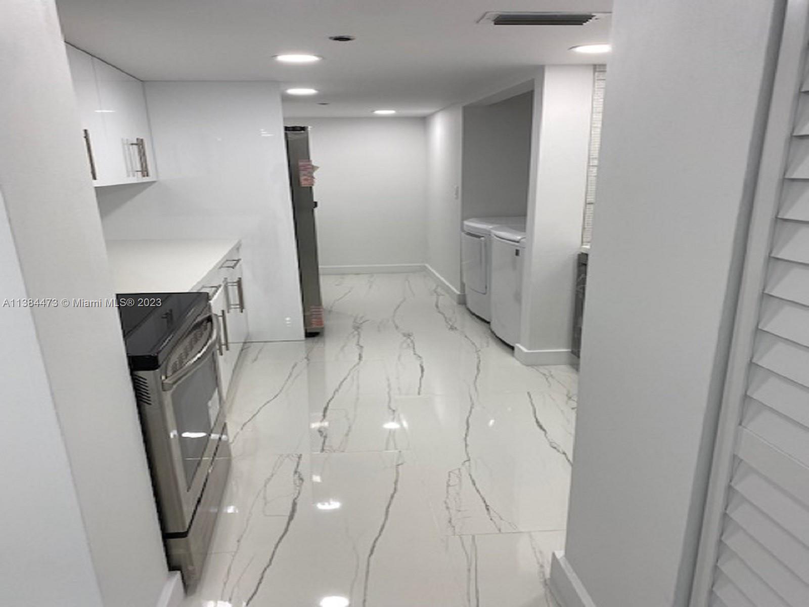 Photo 2 of 46 of listing 10316e8a-998b-4989-8424-24fa428b8395 condo