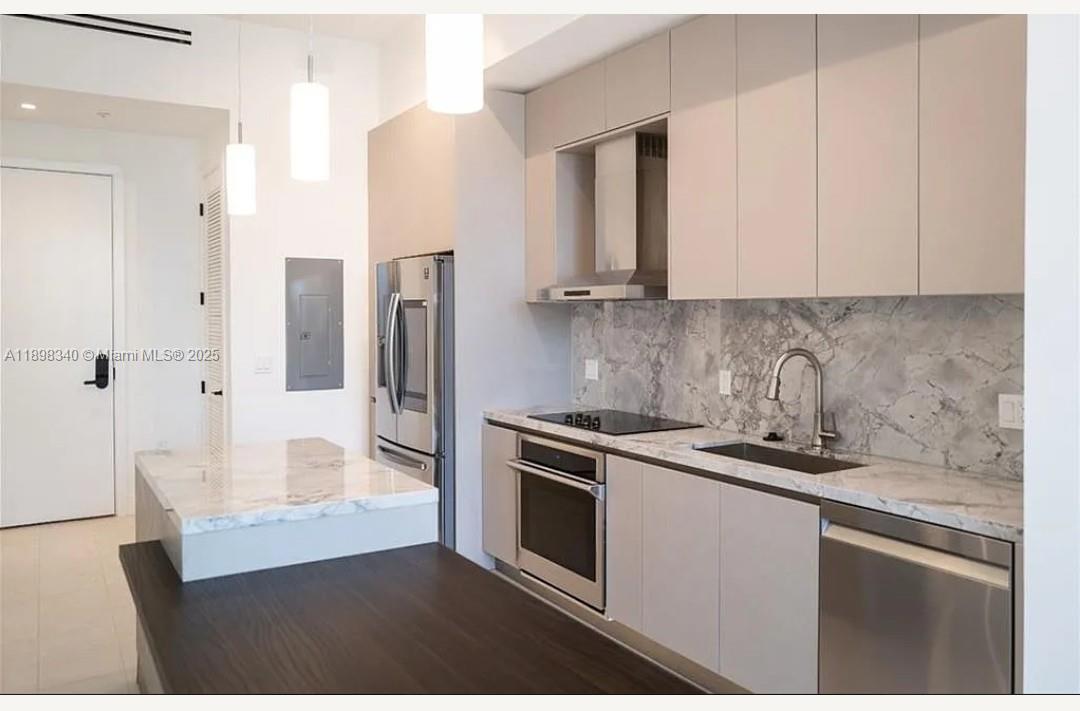 LINCOLN SUB - Residential Lease