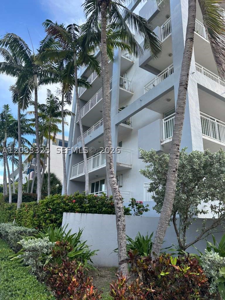 7832 Collins Ave 406