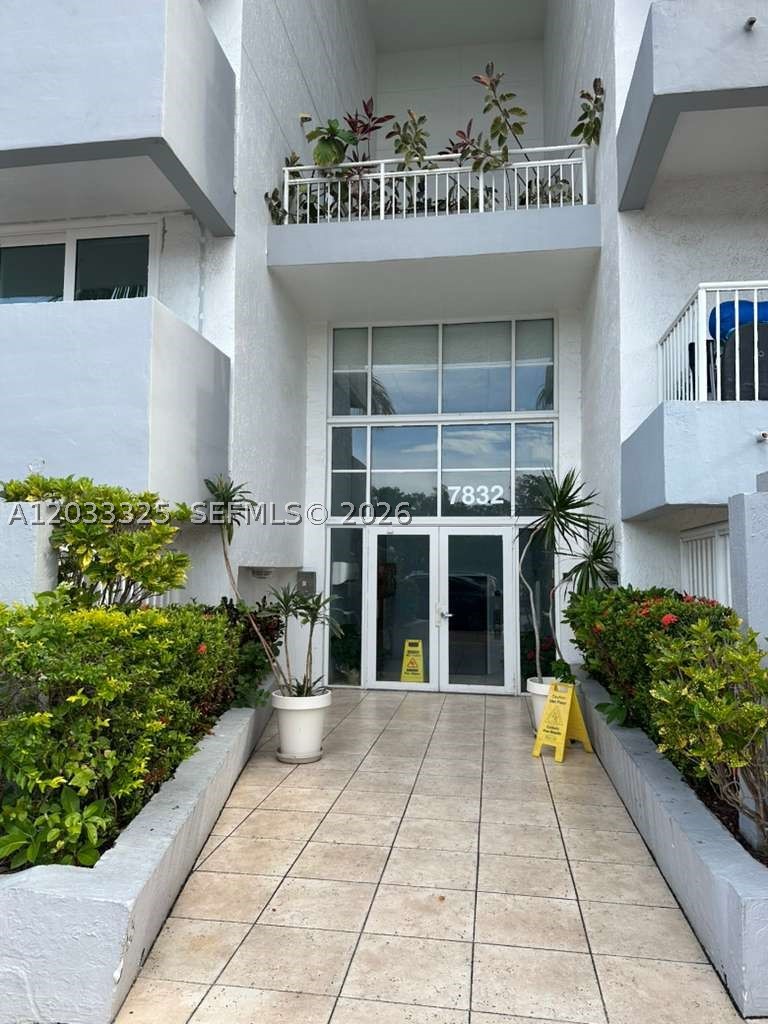 7832 Collins Ave 406