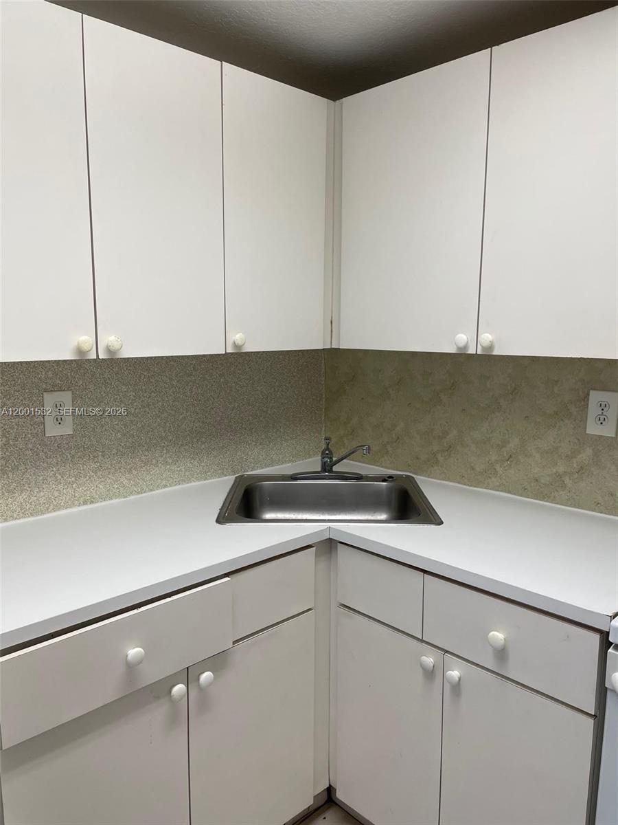 LAS ESTRELLAS CONDO - Residential Lease