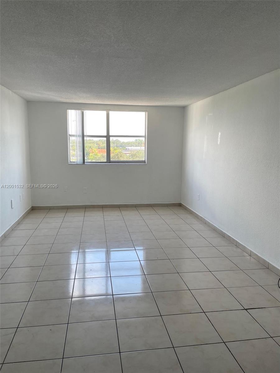 LAS ESTRELLAS CONDO - Residential Lease