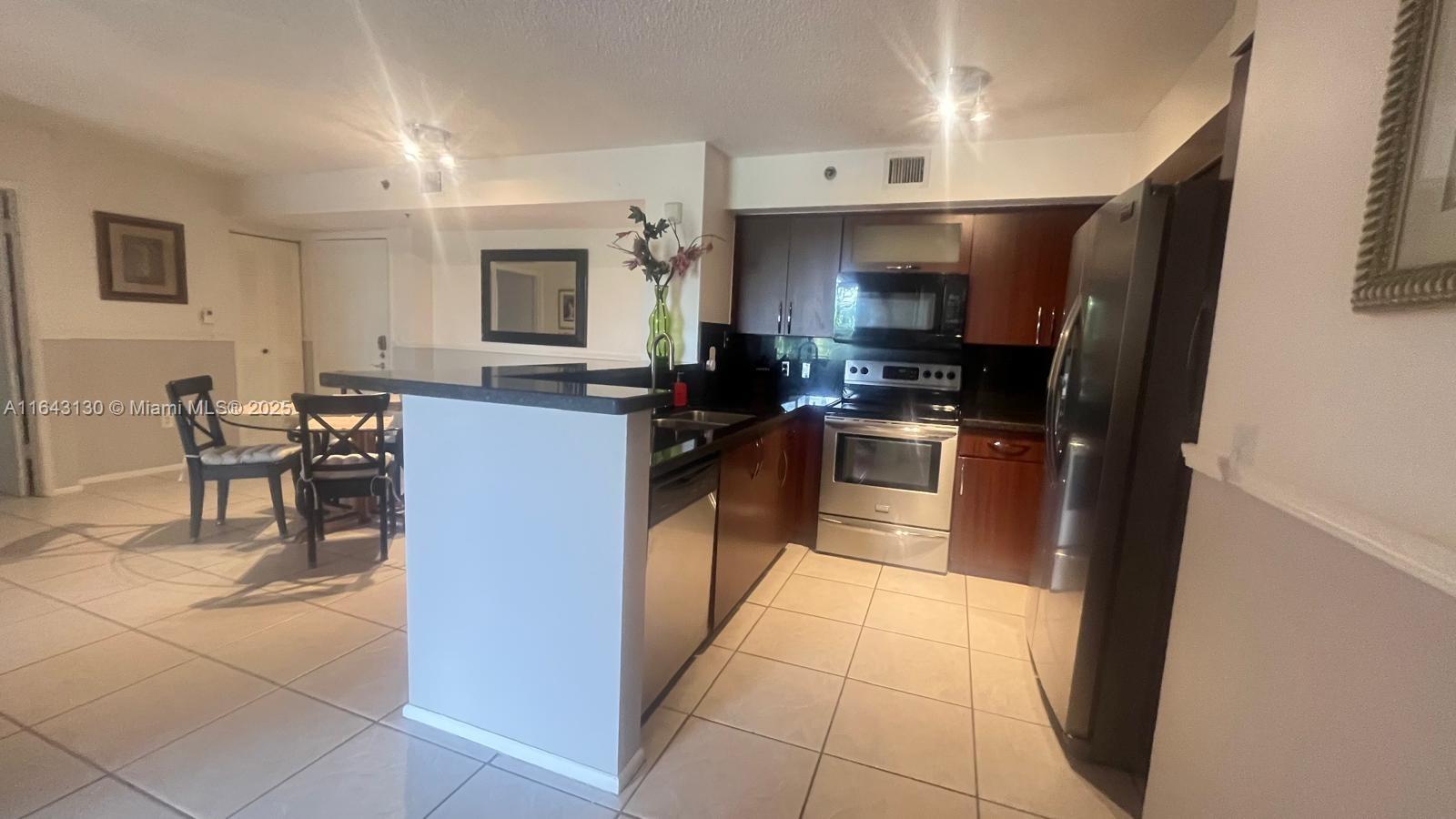 Rental Property at 19999 E Country Club Dr 1303, Aventura, Miami-Dade County, Florida - Bedrooms: 2 
Bathrooms: 2  - $3,000 MO.