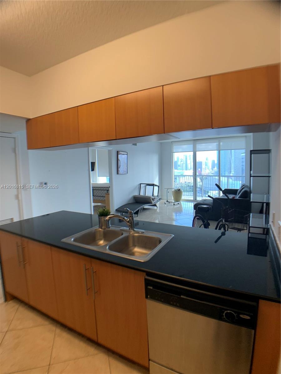 1750 N BAYSHORE DR 2412