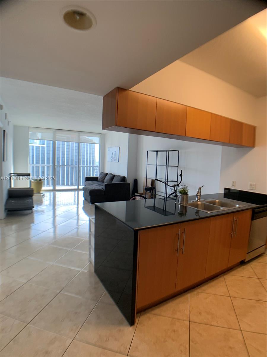 1750 N BAYSHORE DR 2412