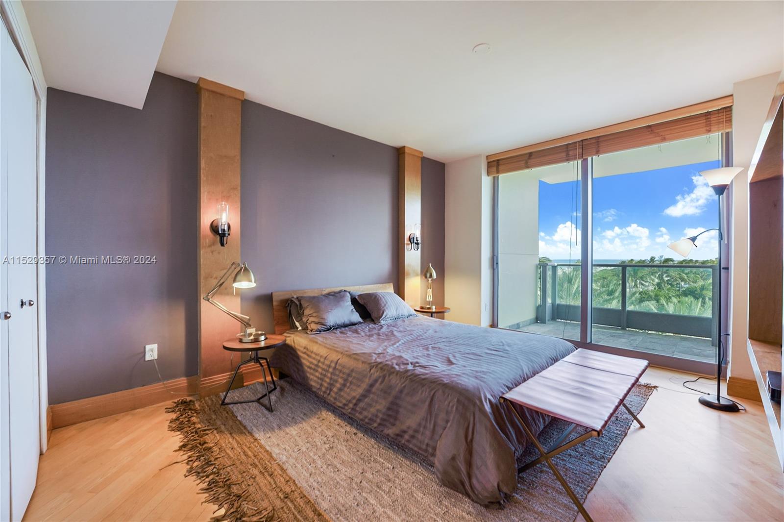 IL VILLAGGIO ON SOUTH BEA - Residential