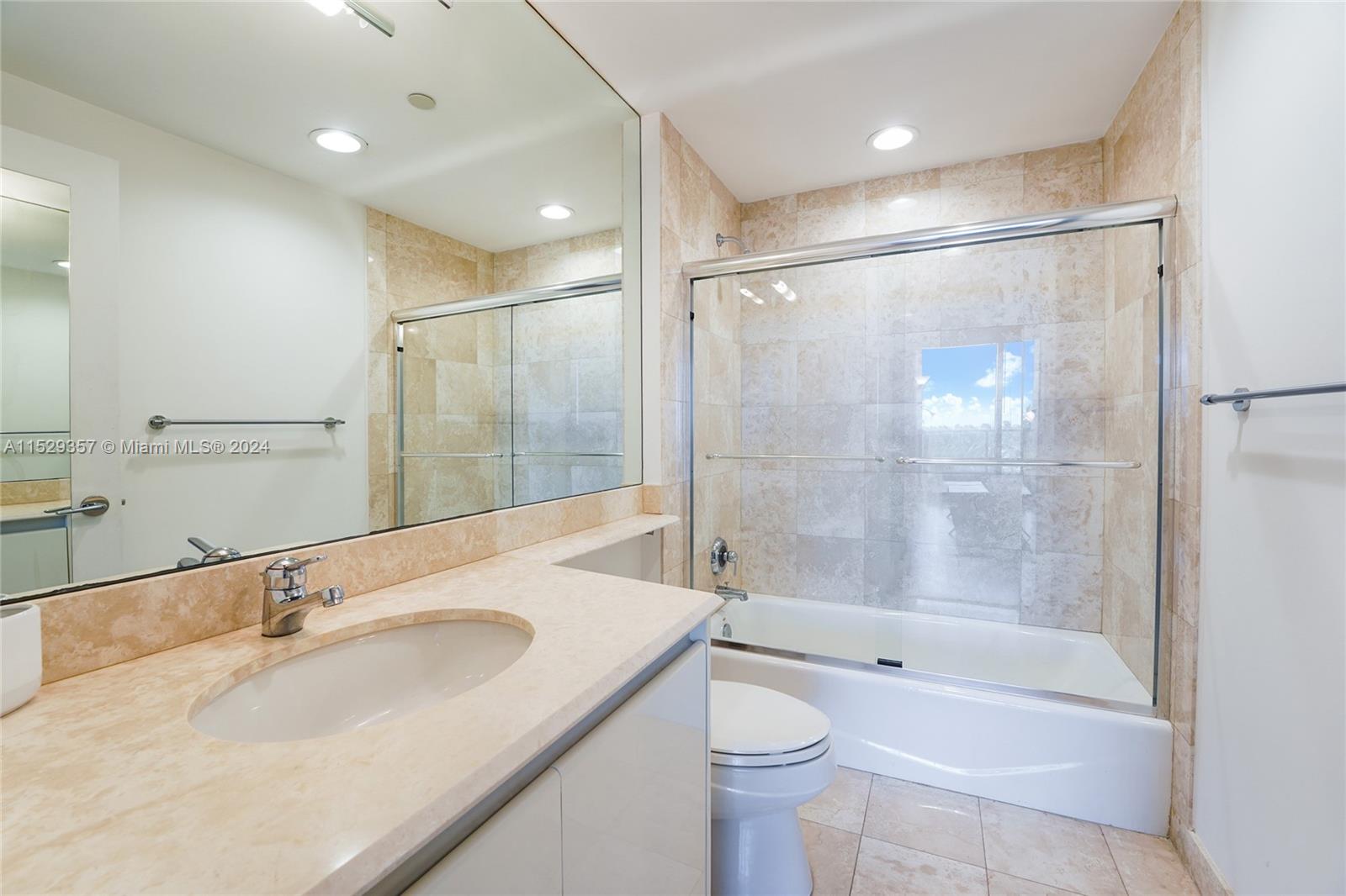 IL VILLAGGIO ON SOUTH BEA - Residential