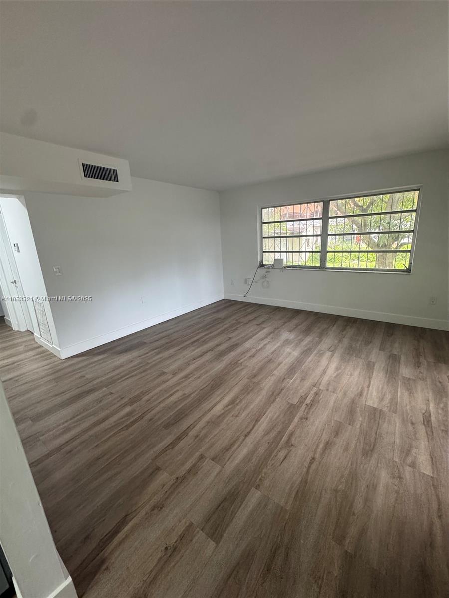 AMND MIAMI SUBURBAN ACRES - Residential Lease