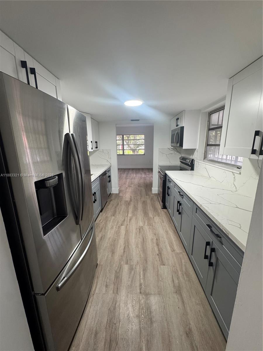 AMND MIAMI SUBURBAN ACRES - Residential Lease