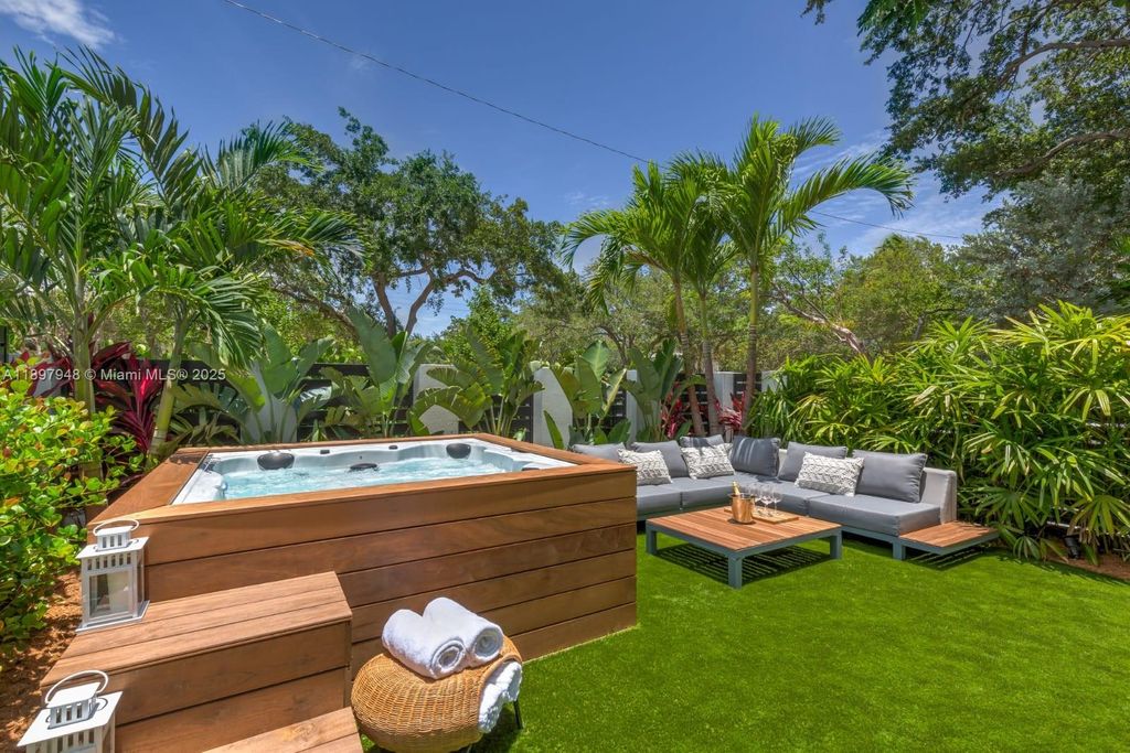 Photo of 1516 SE 1st St, Fort Lauderdale, FL 33301 (MLS # A11897948)