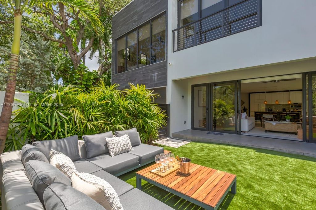 Photo of 1516 SE 1st St, Fort Lauderdale, FL 33301 (MLS # A11897948)