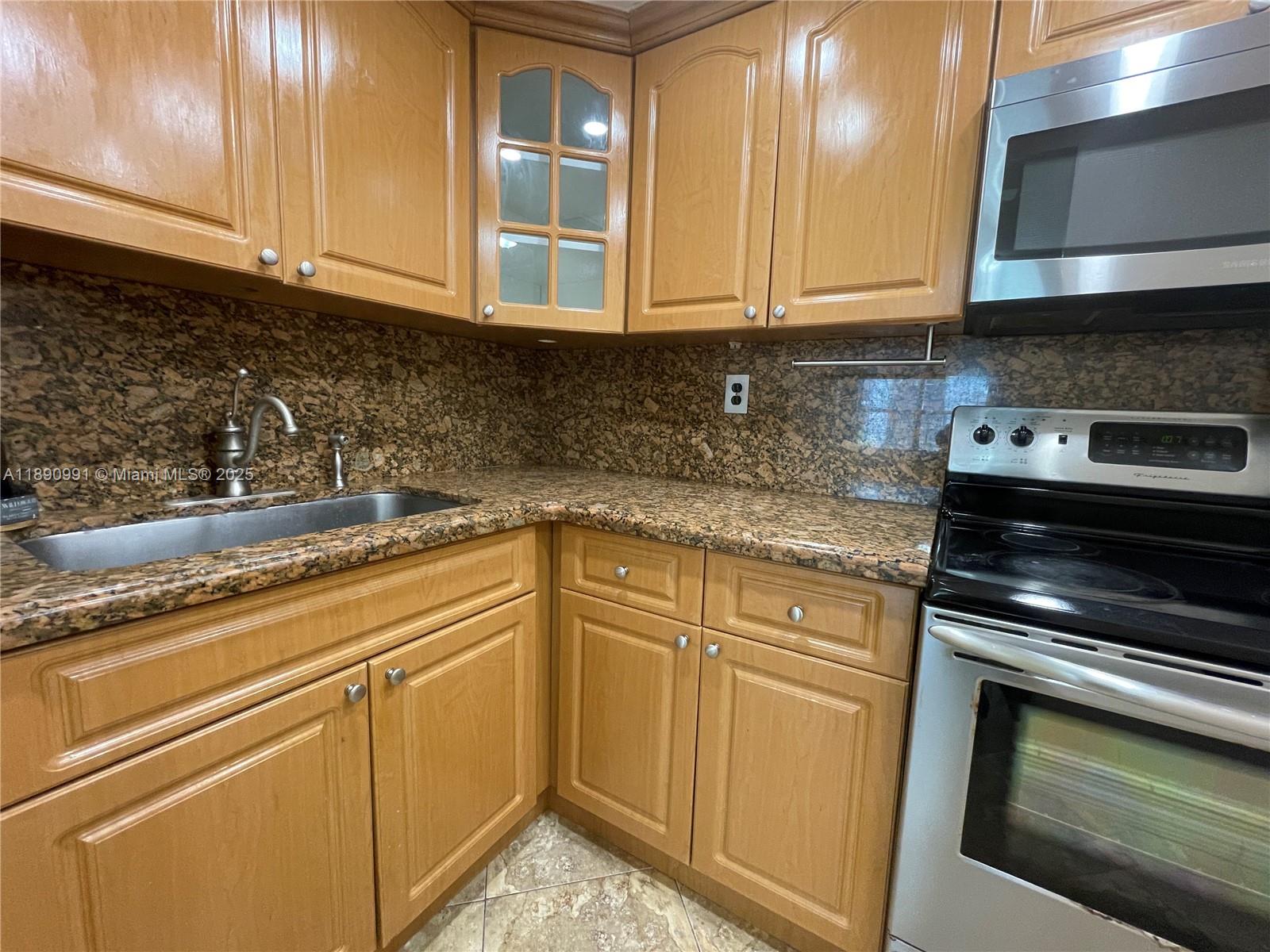 LOS PALACIOS BY MIAMI LAKE - Residential Lease