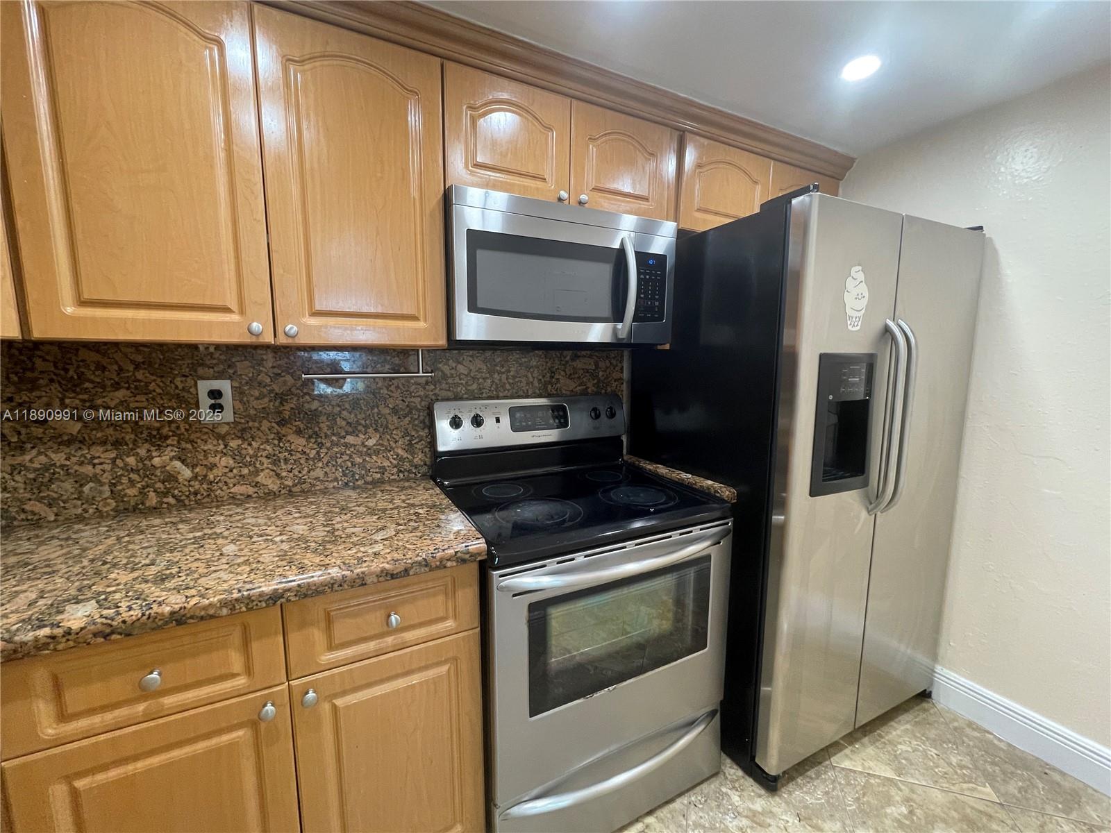 LOS PALACIOS BY MIAMI LAKE - Residential Lease