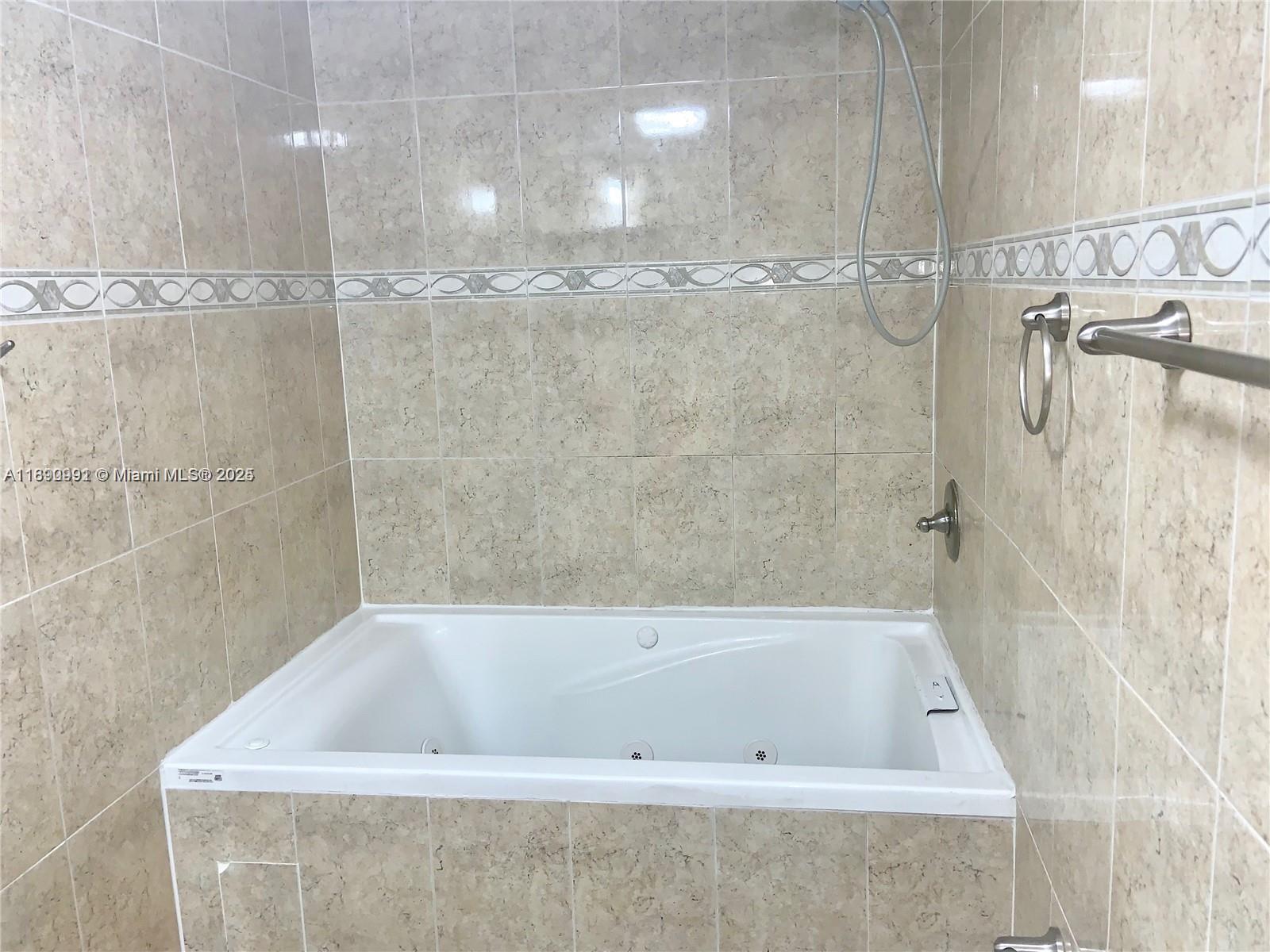 LOS PALACIOS BY MIAMI LAKE - Residential Lease