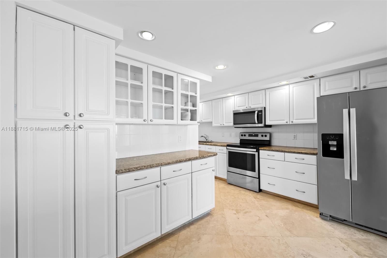 PLAYA DEL SOL CONDO - Residential