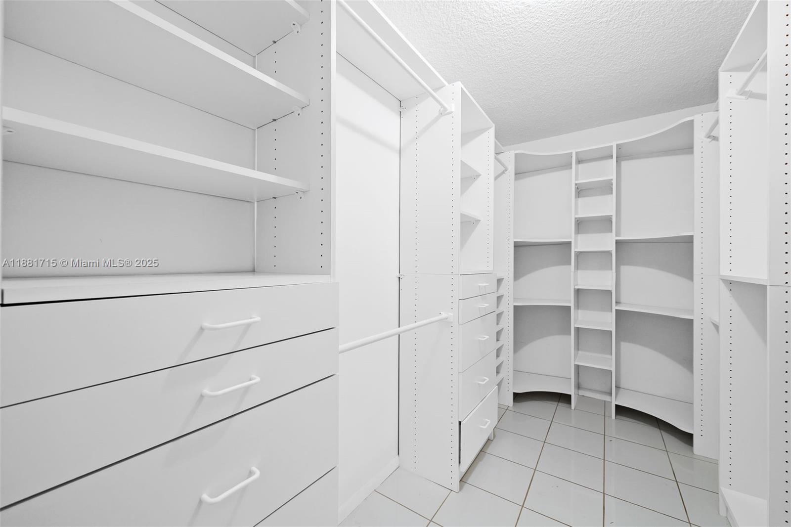 PLAYA DEL SOL CONDO - Residential