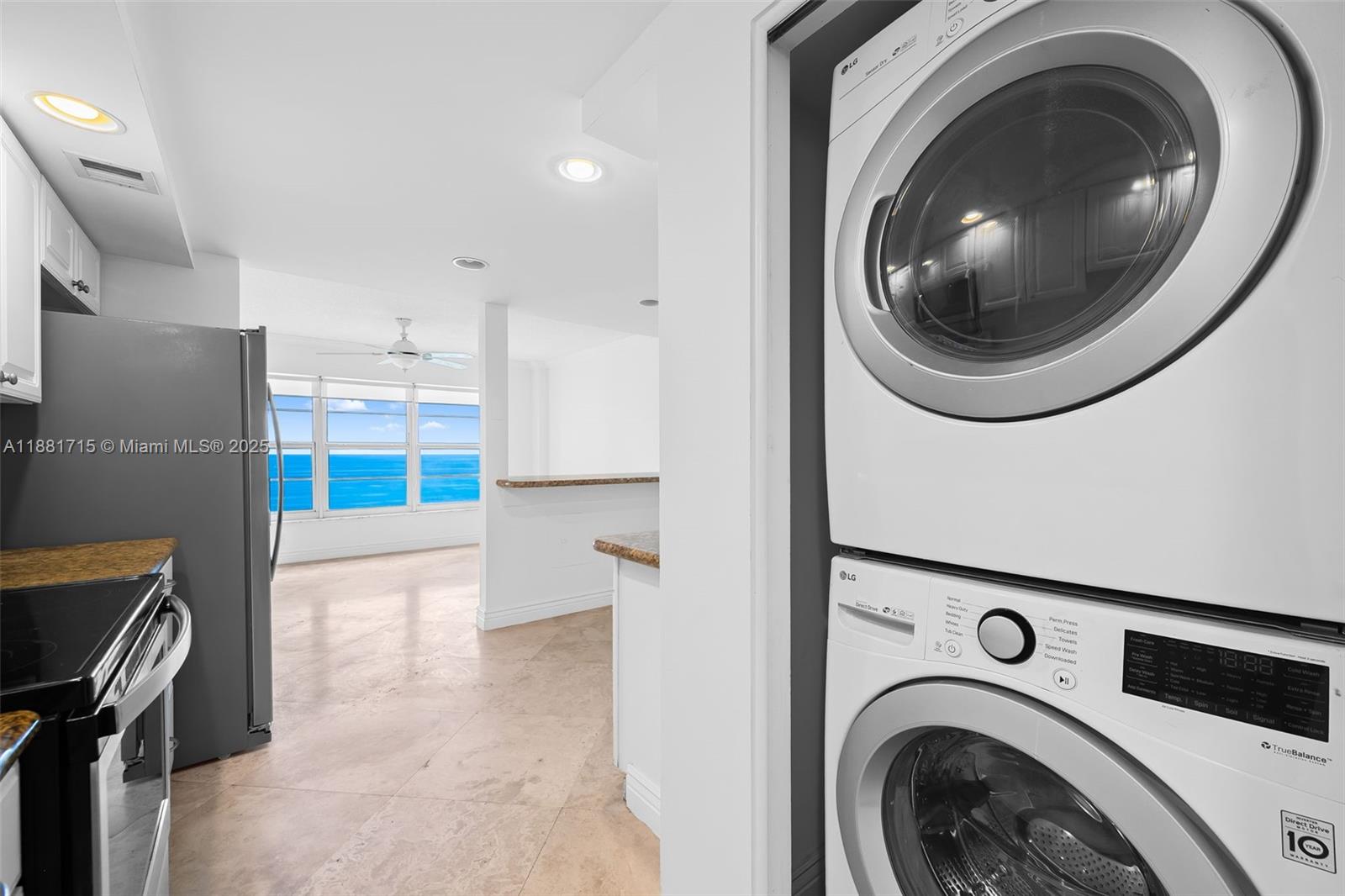 PLAYA DEL SOL CONDO - Residential