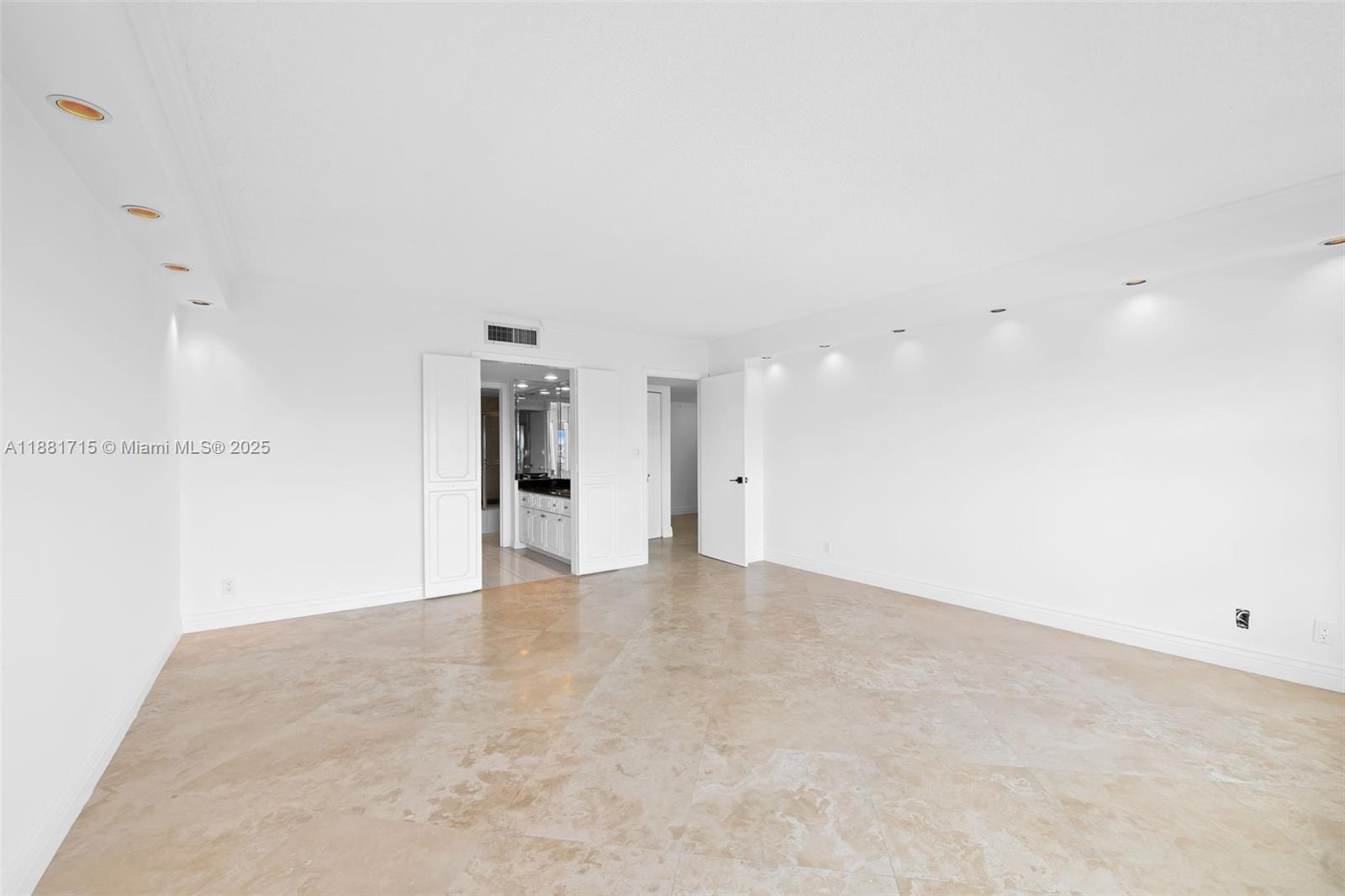 PLAYA DEL SOL CONDO - Residential