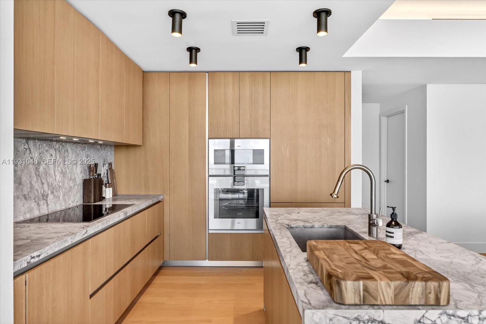 FIVE PARK CONDO - Residential