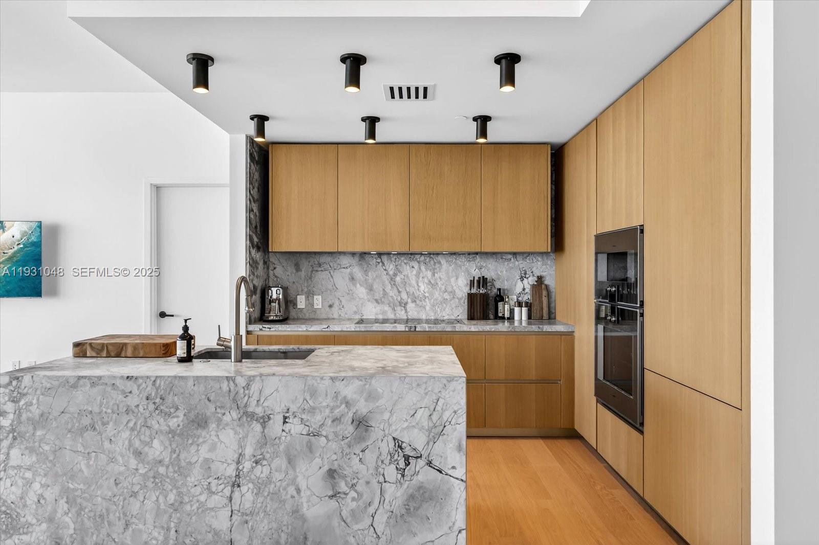 FIVE PARK CONDO - Residential