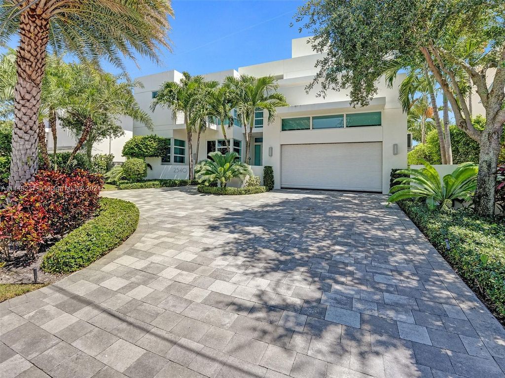 Photo of 2540 SE 7th Drive, Pompano Beach, FL 33062 (MLS # A11448237)