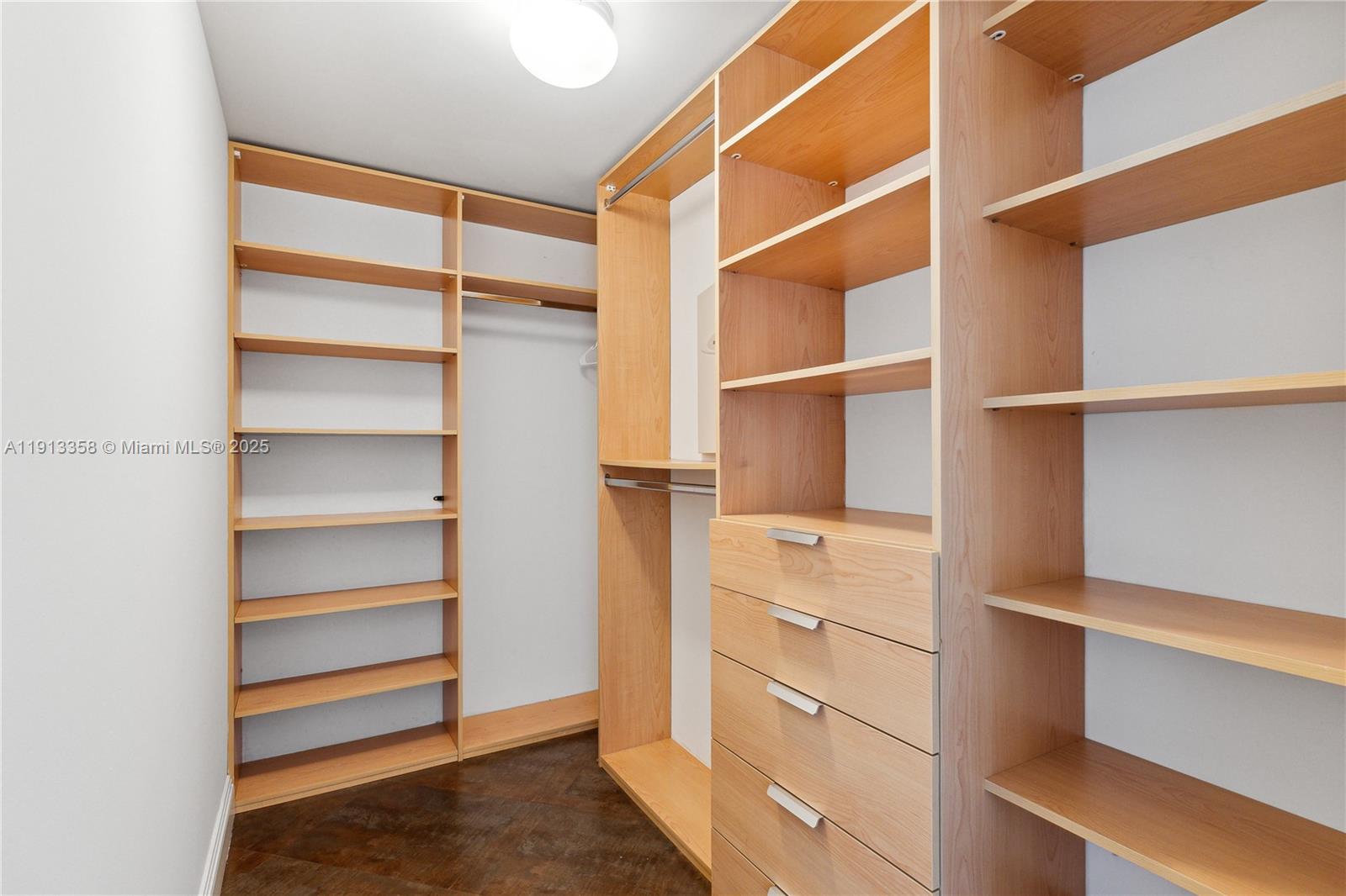 LA PERLA CONDO - Residential Lease