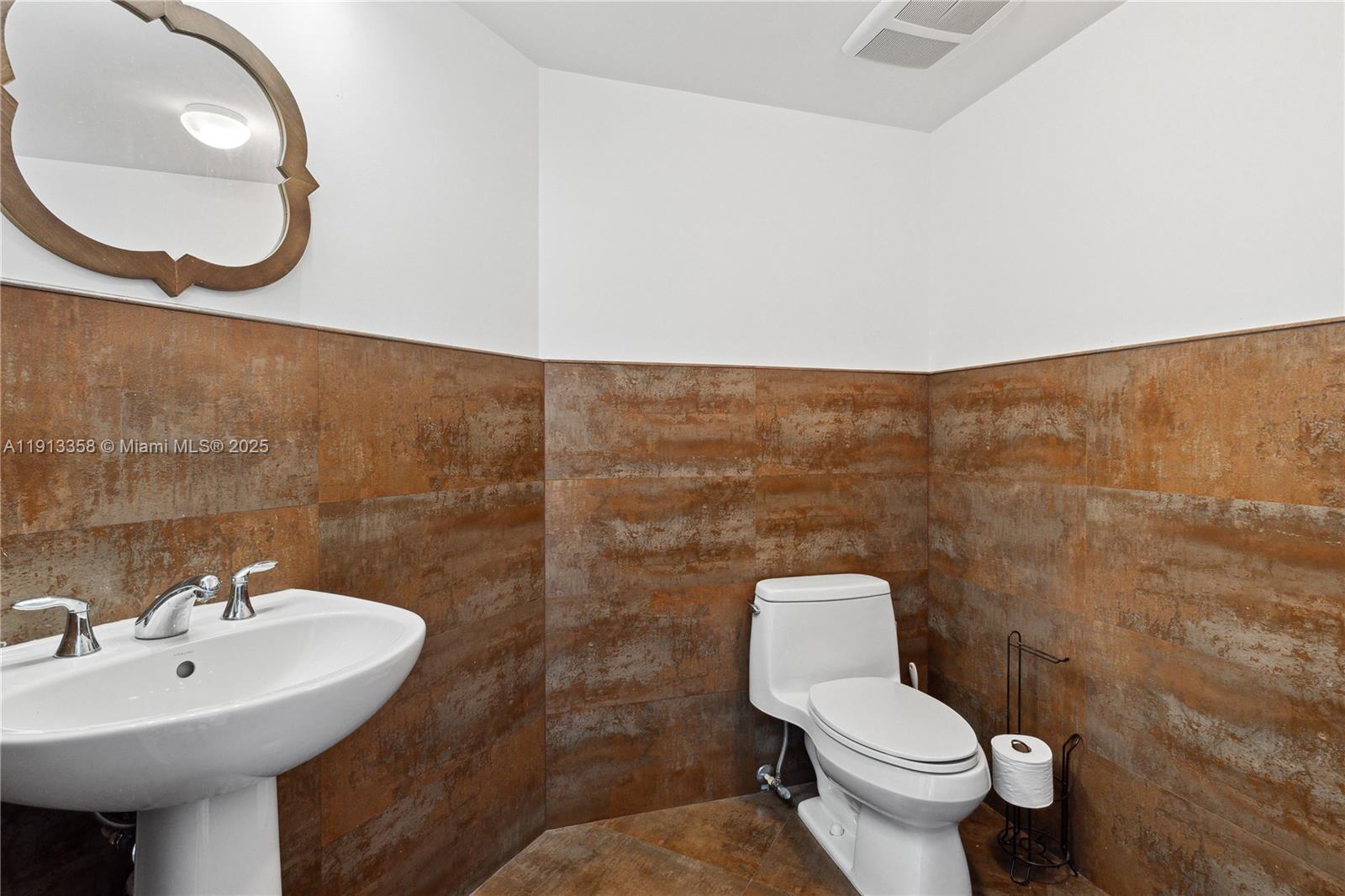 LA PERLA CONDO - Residential Lease