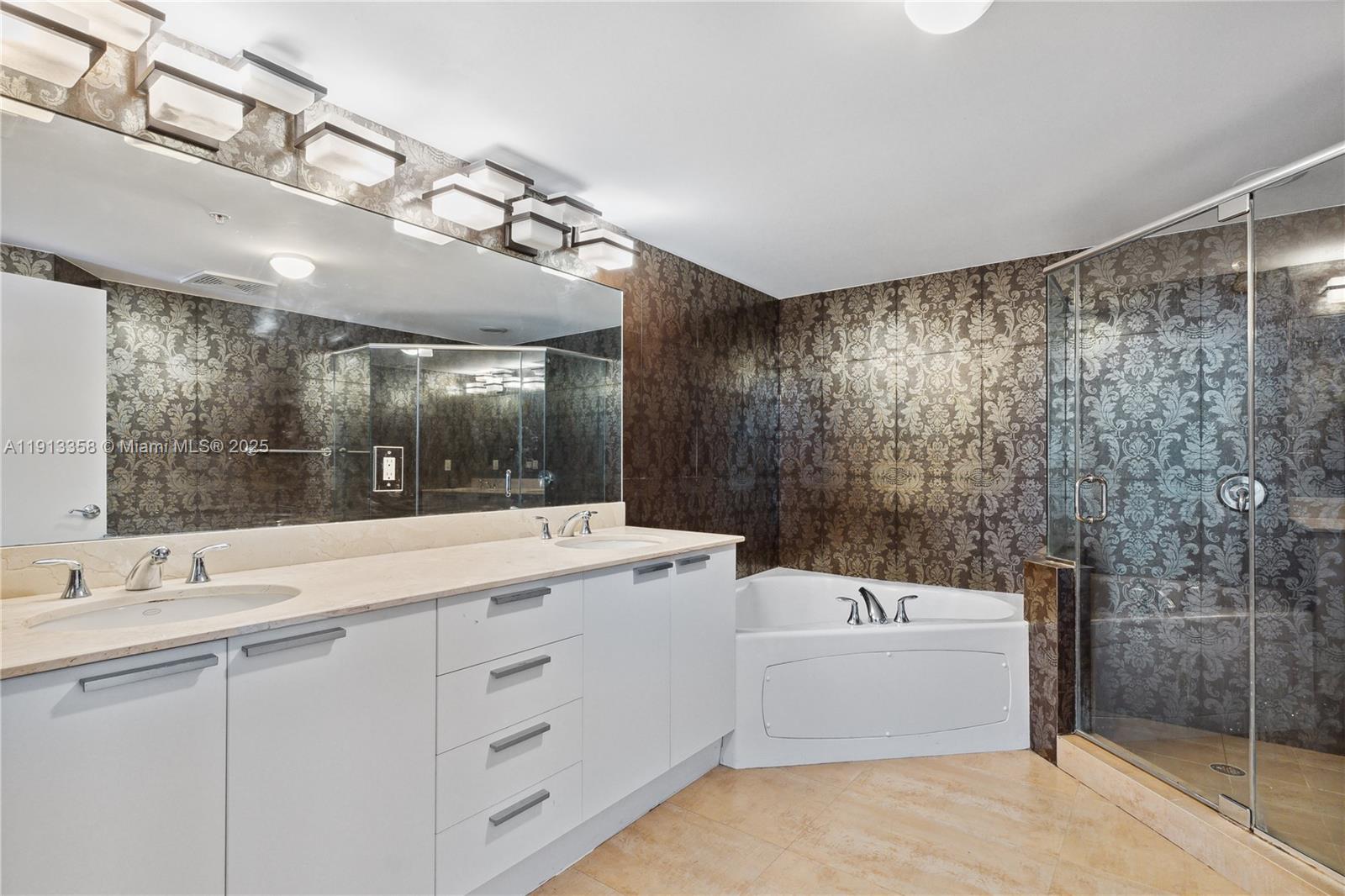 LA PERLA CONDO - Residential Lease